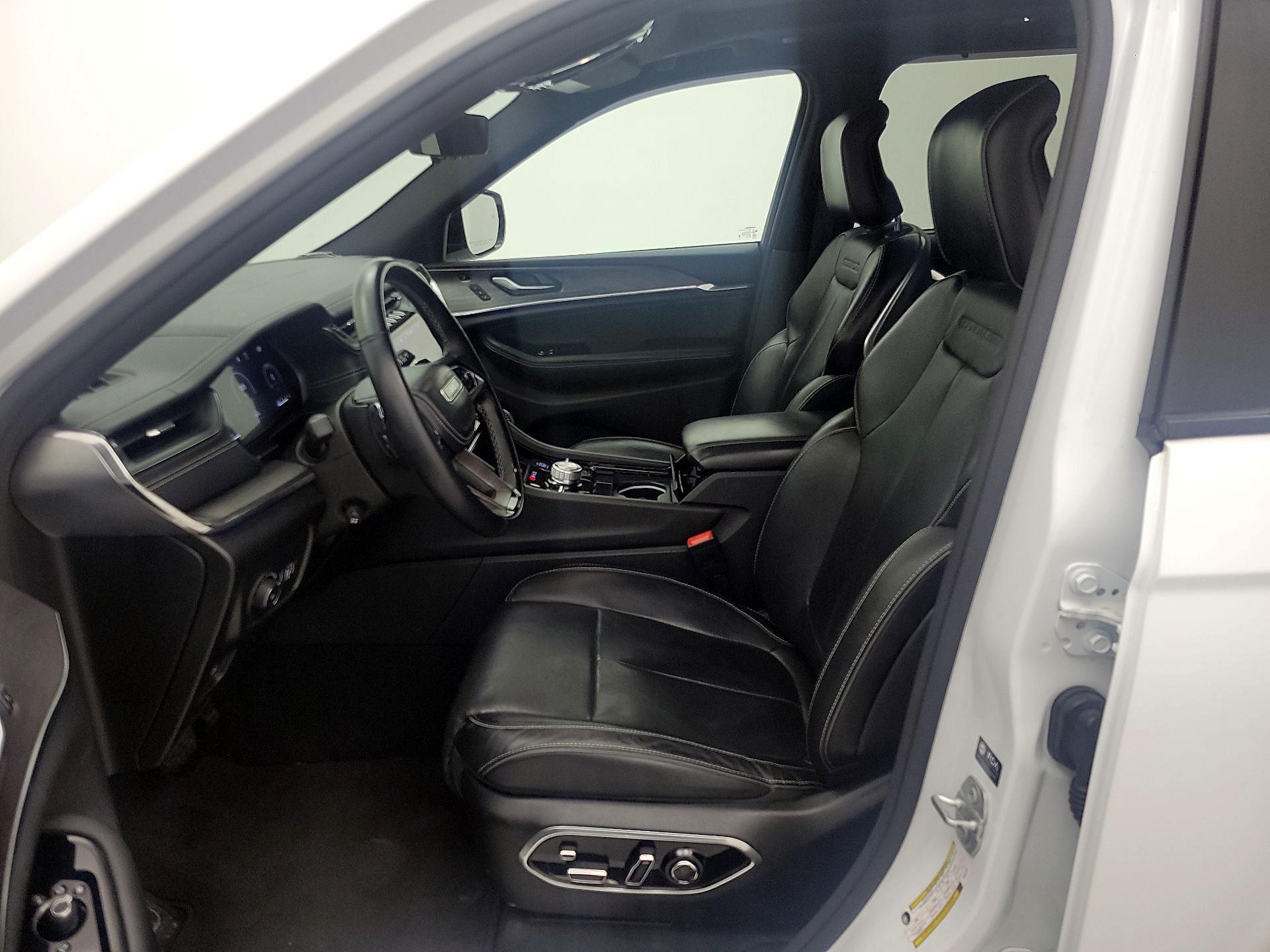 Thumbnail: 2023 Jeep Grand Cherokee - 11