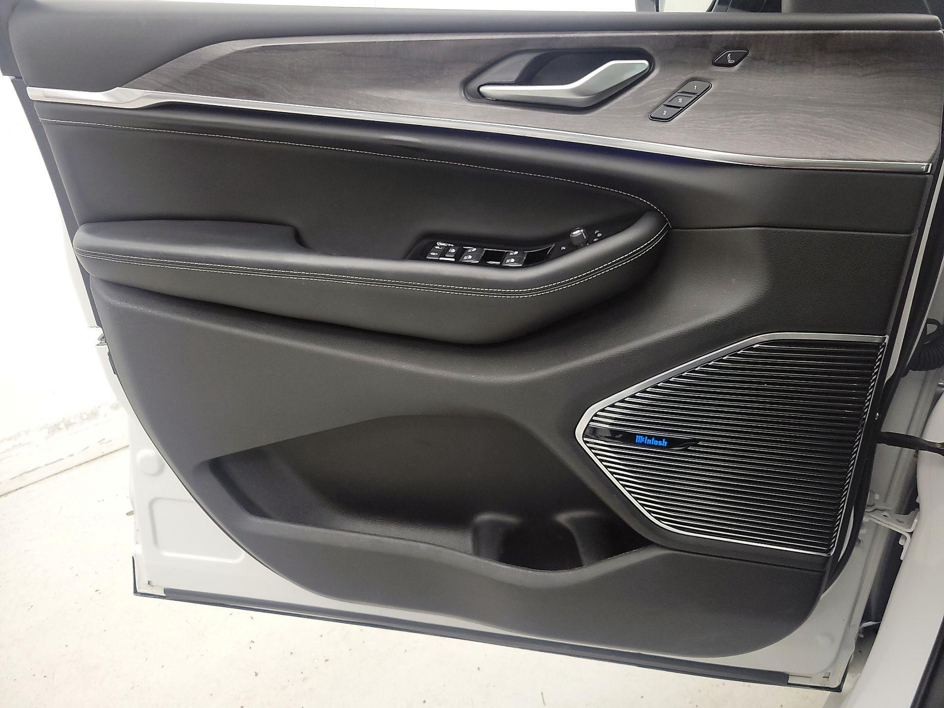 Thumbnail: 2023 Jeep Grand Cherokee - 12