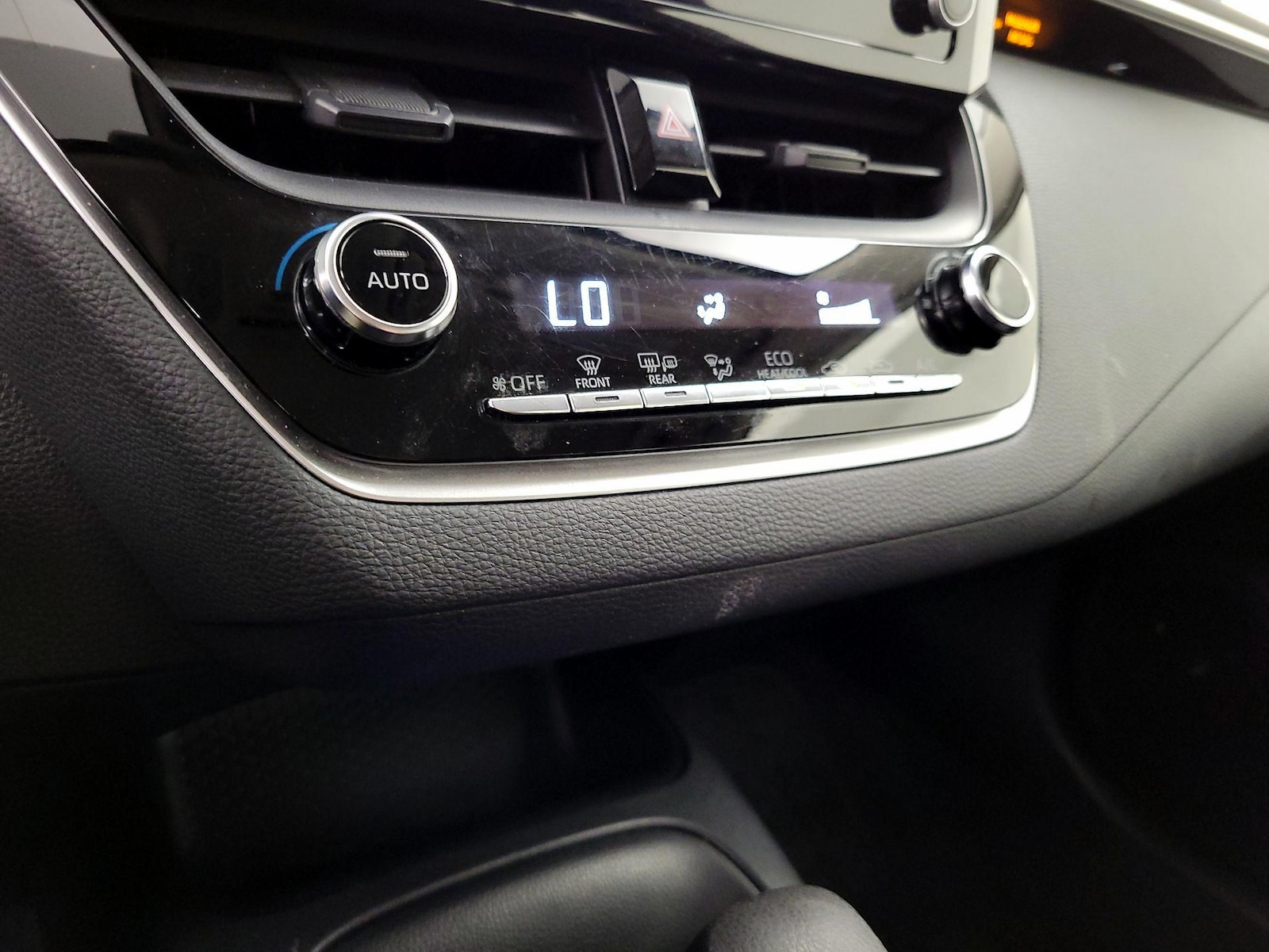 2020 Toyota Corolla LE - Photo 17