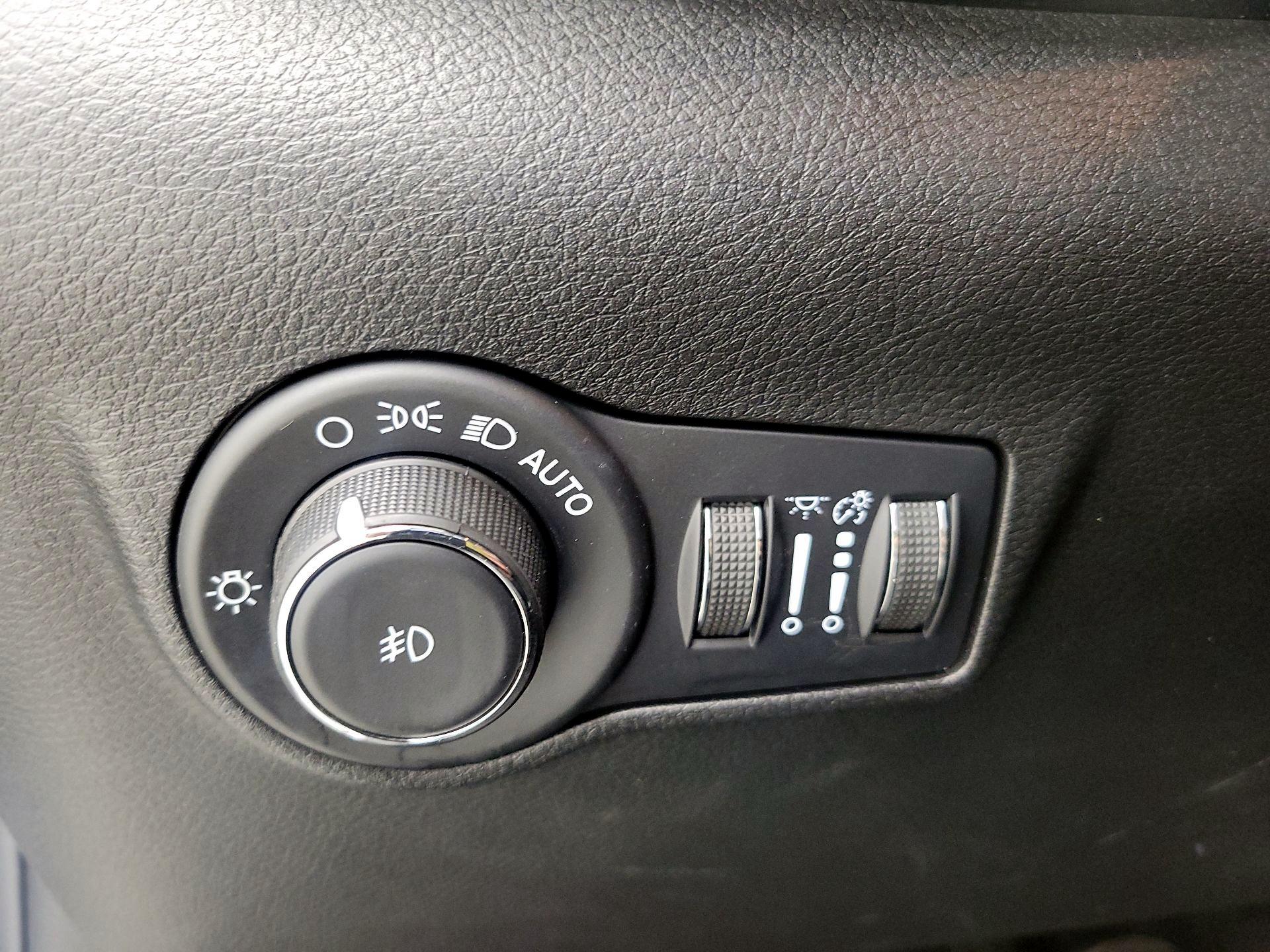 Thumbnail: 2022 Jeep Compass - 13