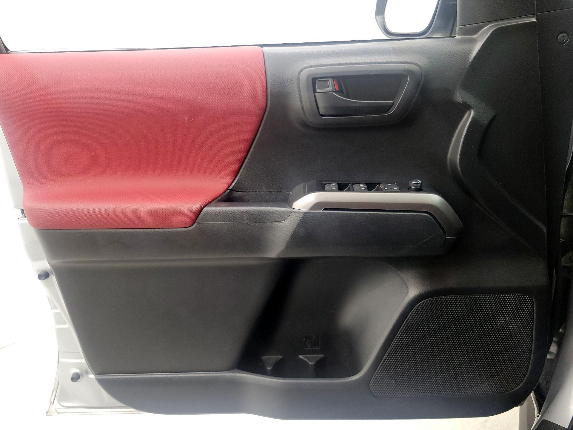 Thumbnail: 2022 Toyota Tacoma - 12