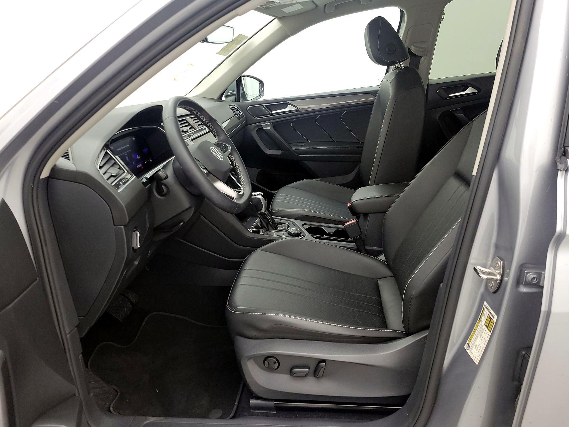 Thumbnail: 2023 Volkswagen Tiguan - 11