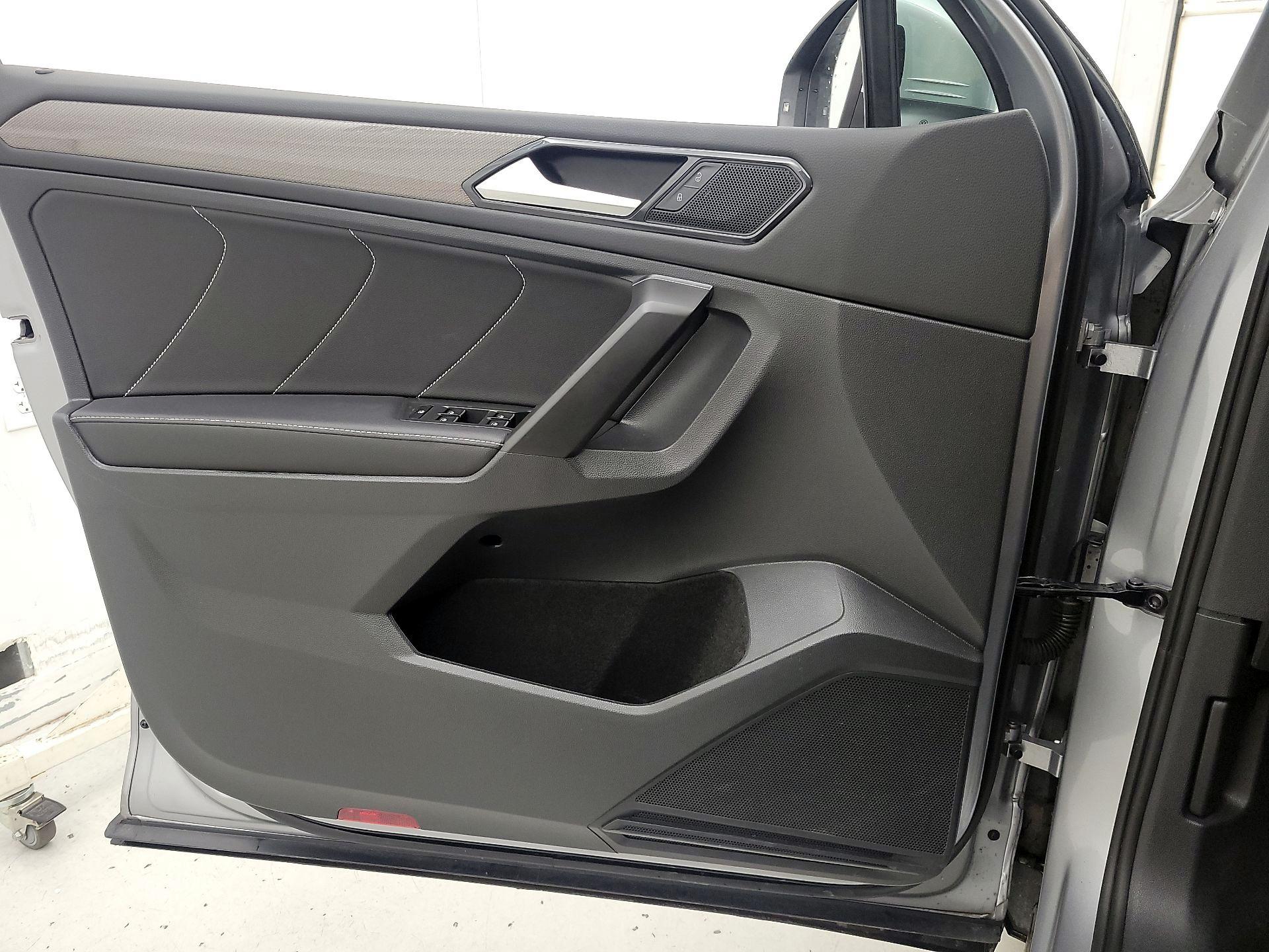 Thumbnail: 2023 Volkswagen Tiguan - 12