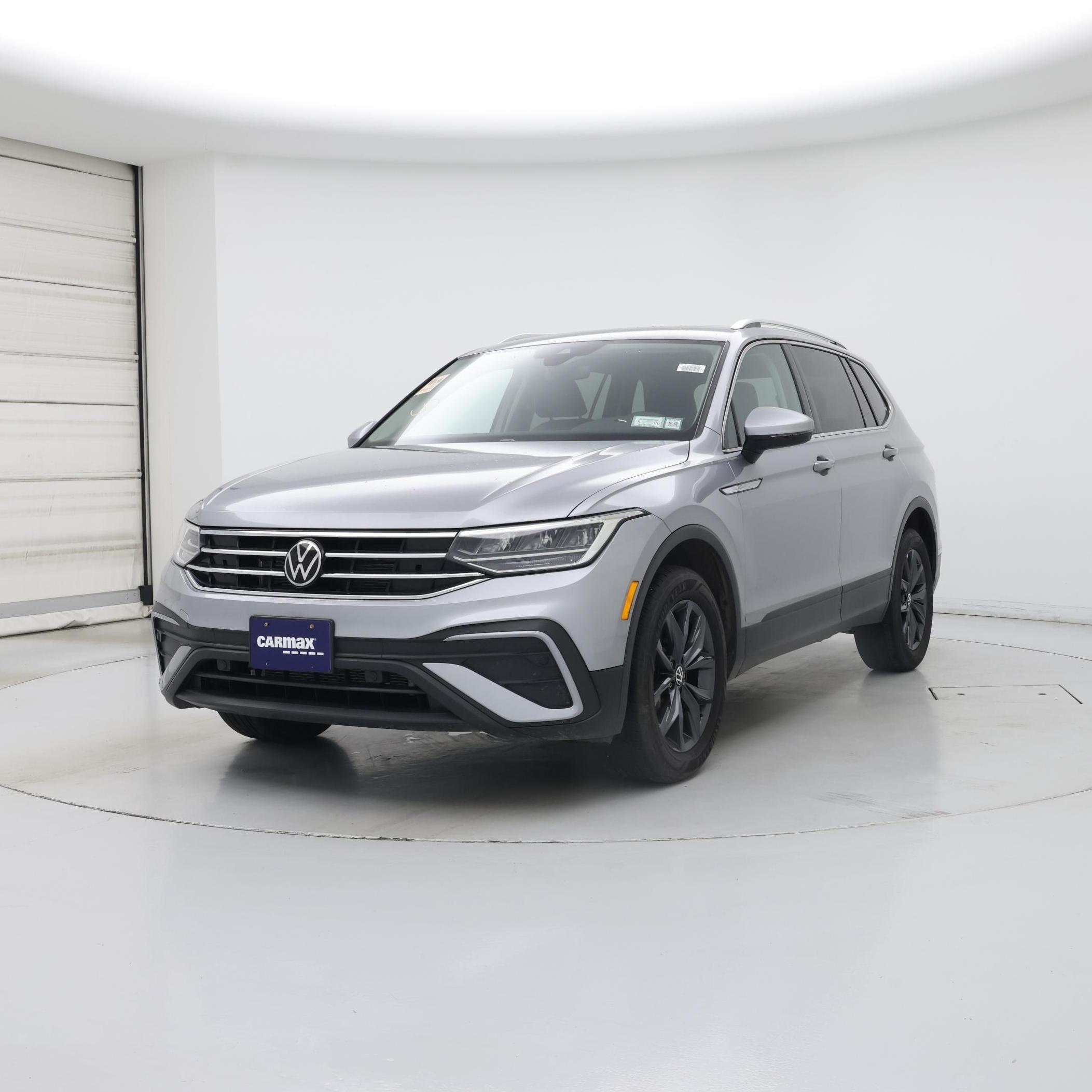 Thumbnail: 2023 Volkswagen Tiguan - 4