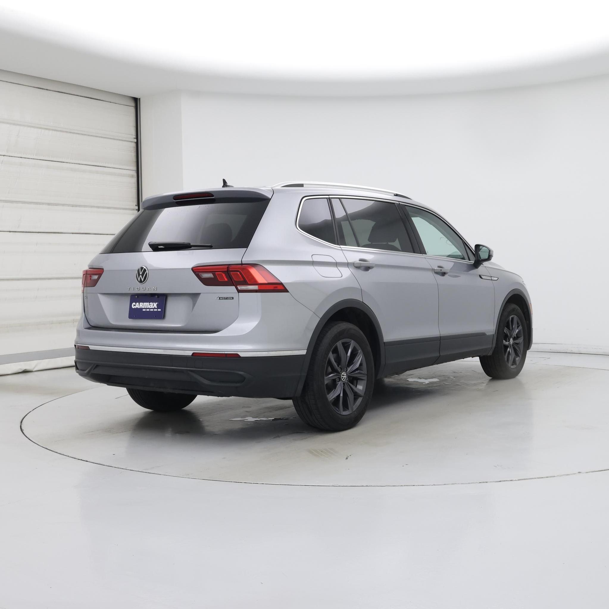 Thumbnail: 2023 Volkswagen Tiguan - 8