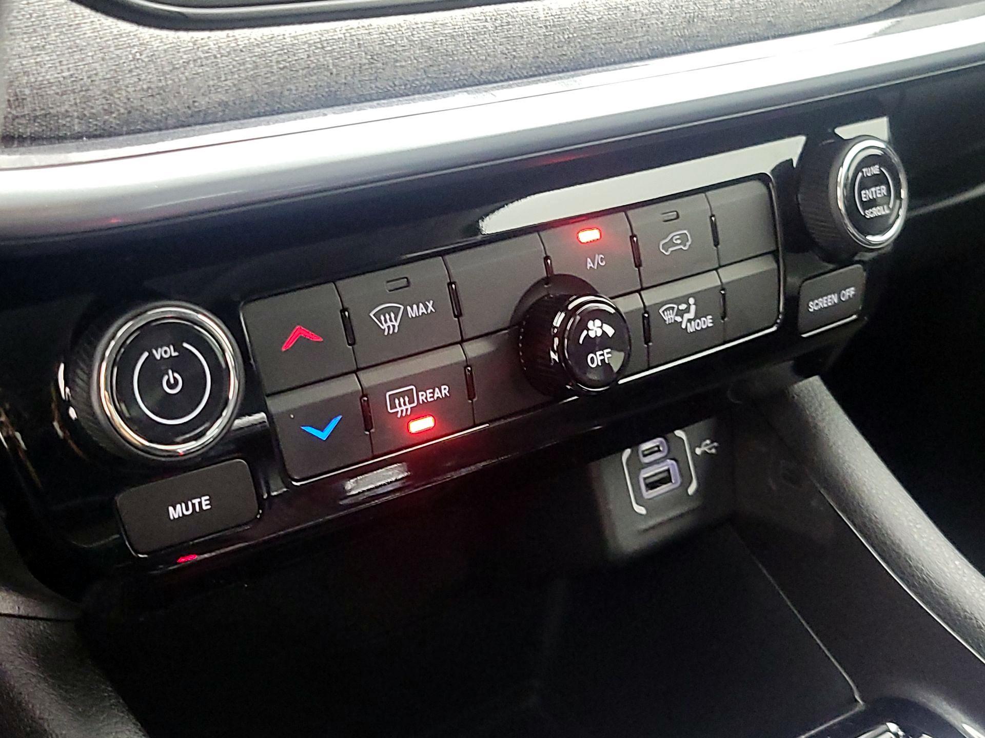 Thumbnail: 2022 Jeep Compass - 16