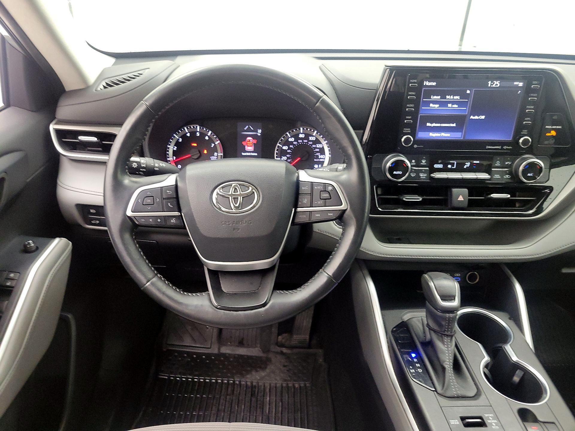 Thumbnail: 2022 Toyota Highlander - 10