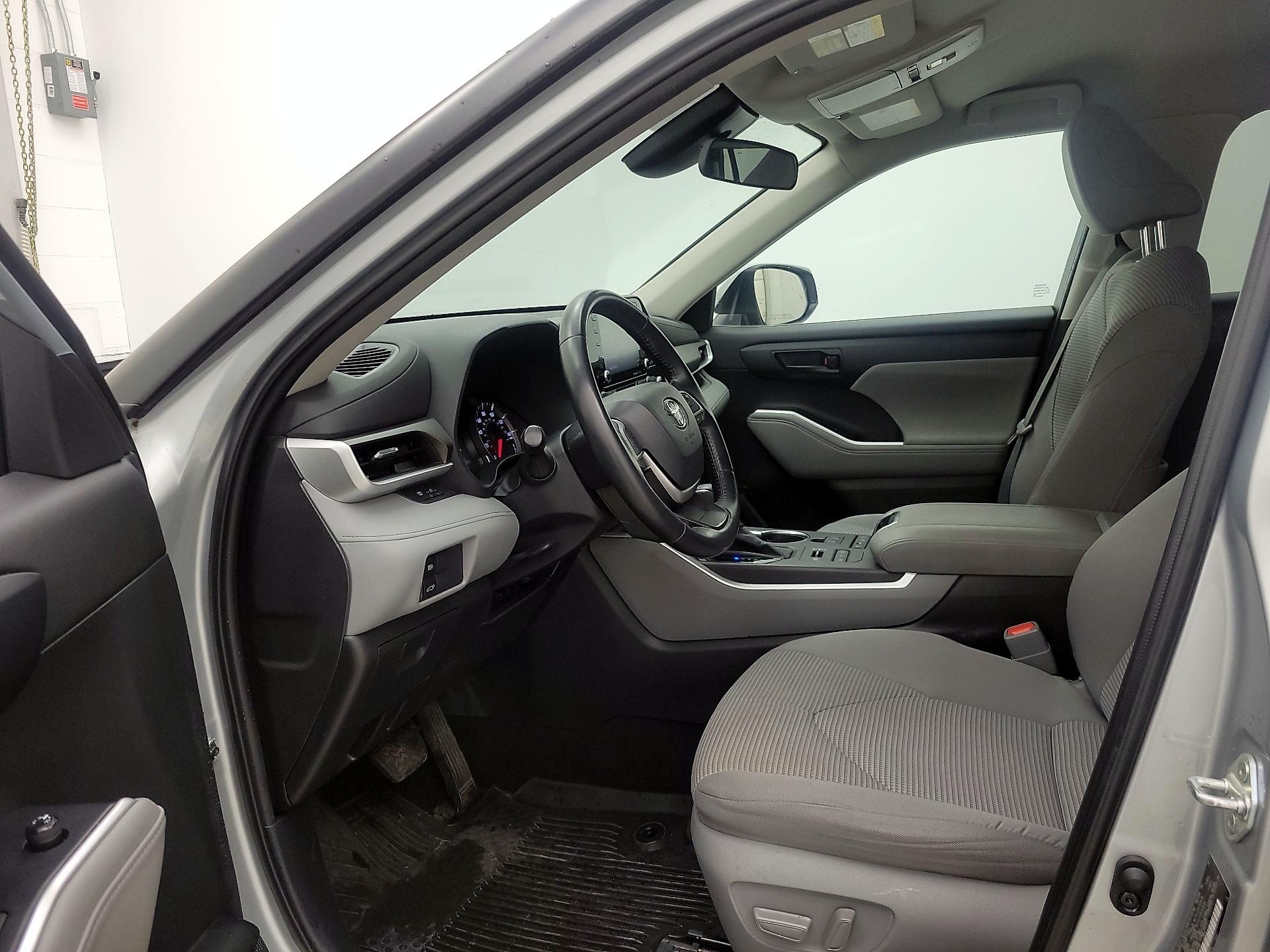 Thumbnail: 2022 Toyota Highlander - 11