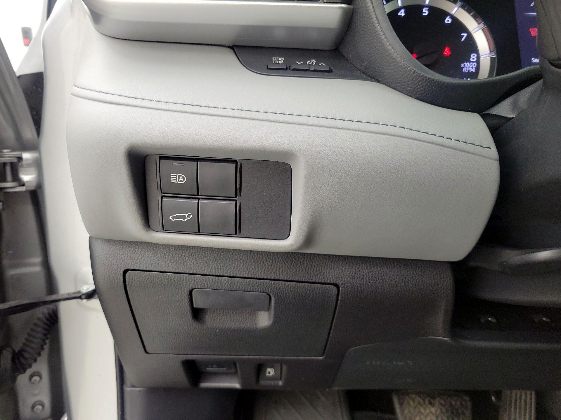 Thumbnail: 2022 Toyota Highlander - 14