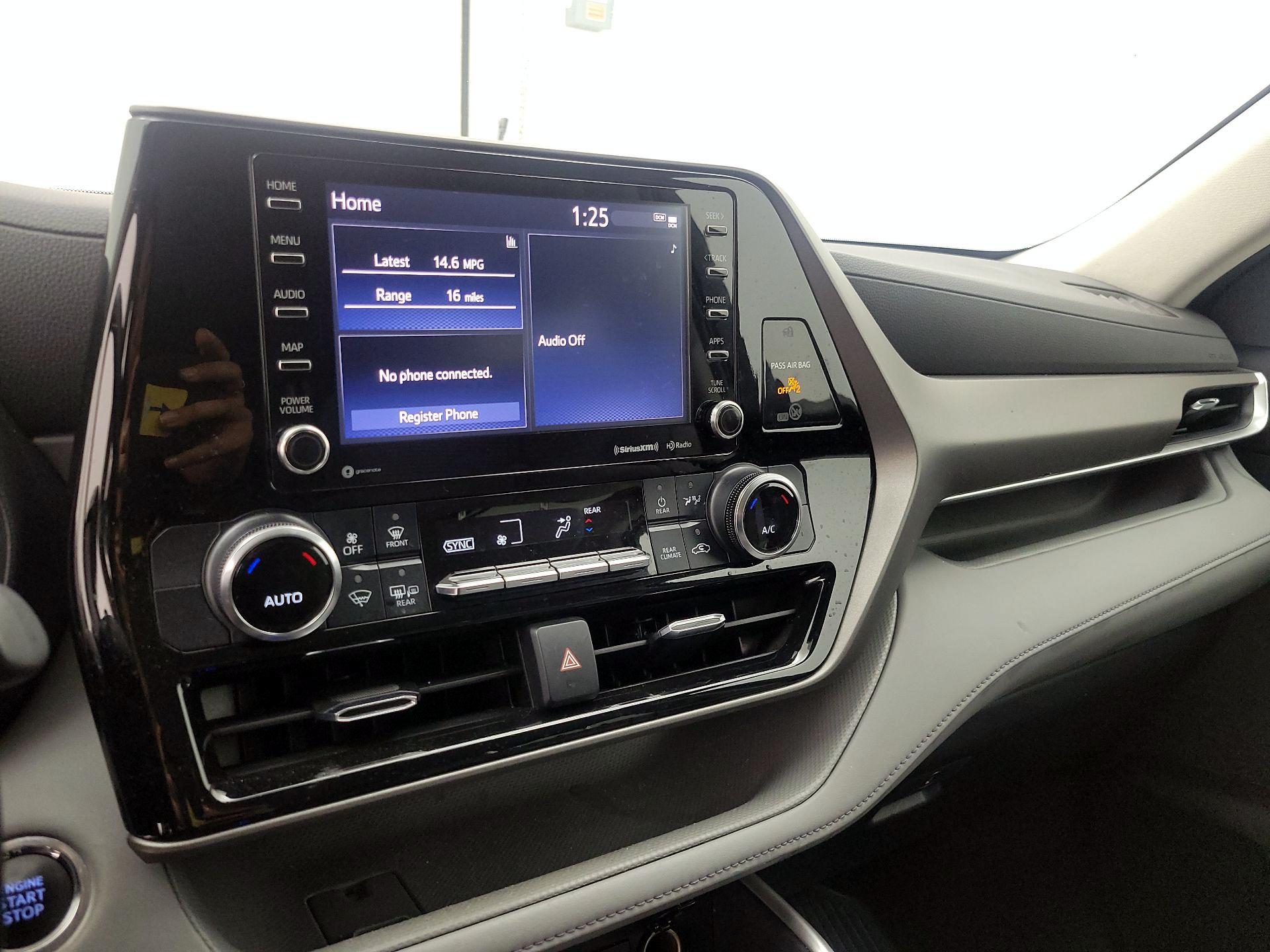 Thumbnail: 2022 Toyota Highlander - 17