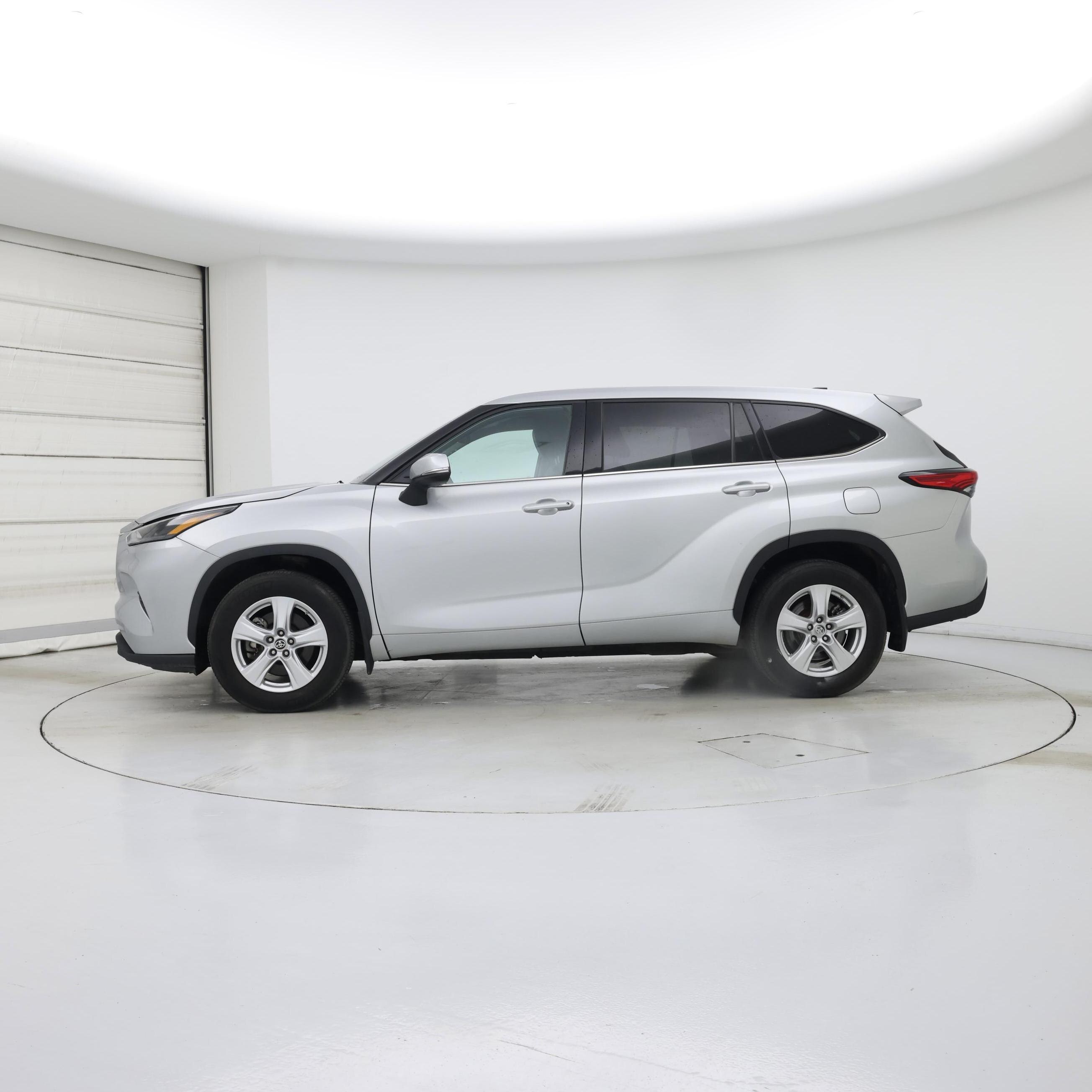Thumbnail: 2022 Toyota Highlander - 3