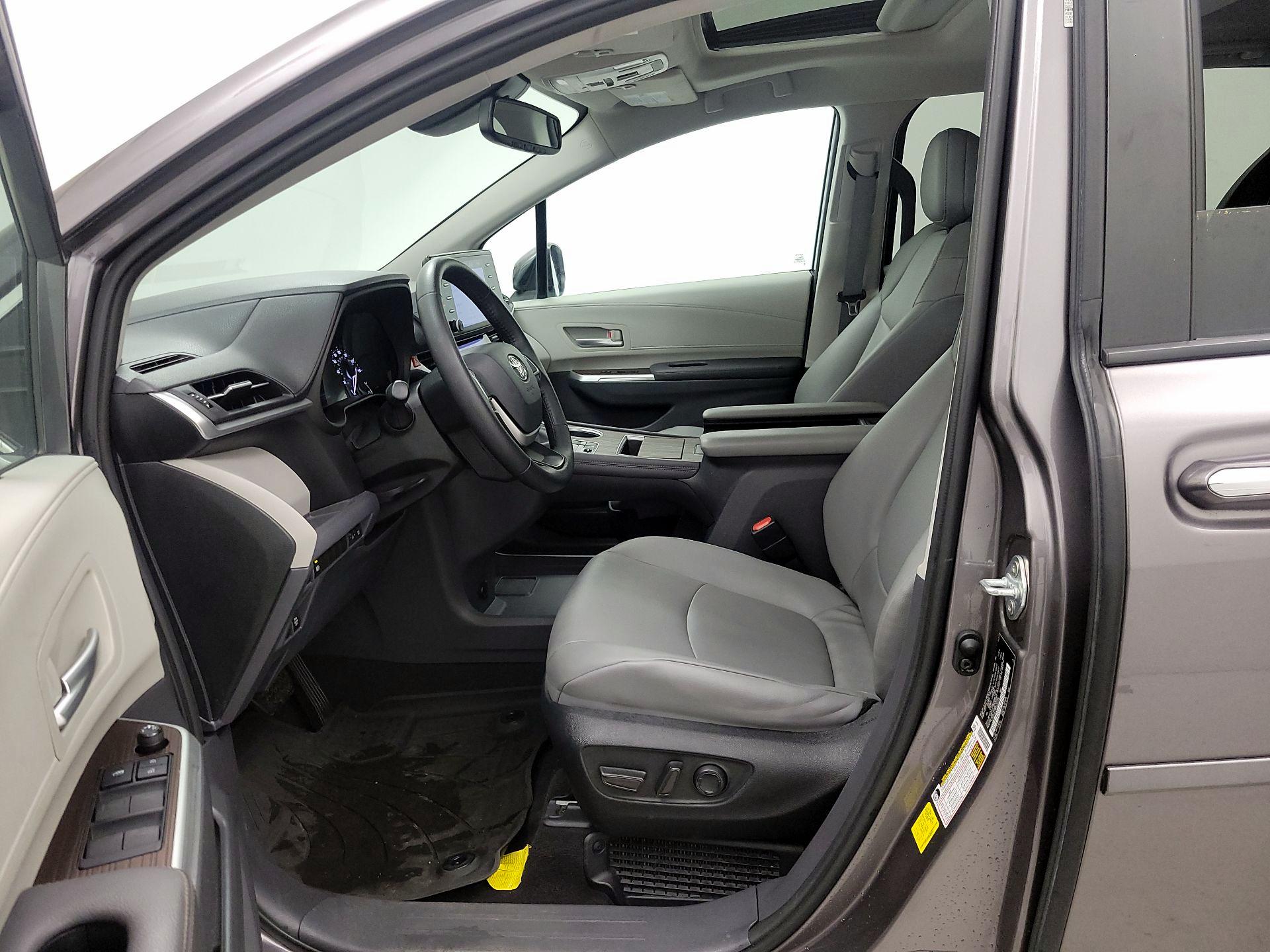 Thumbnail: 2022 Toyota Sienna - 11