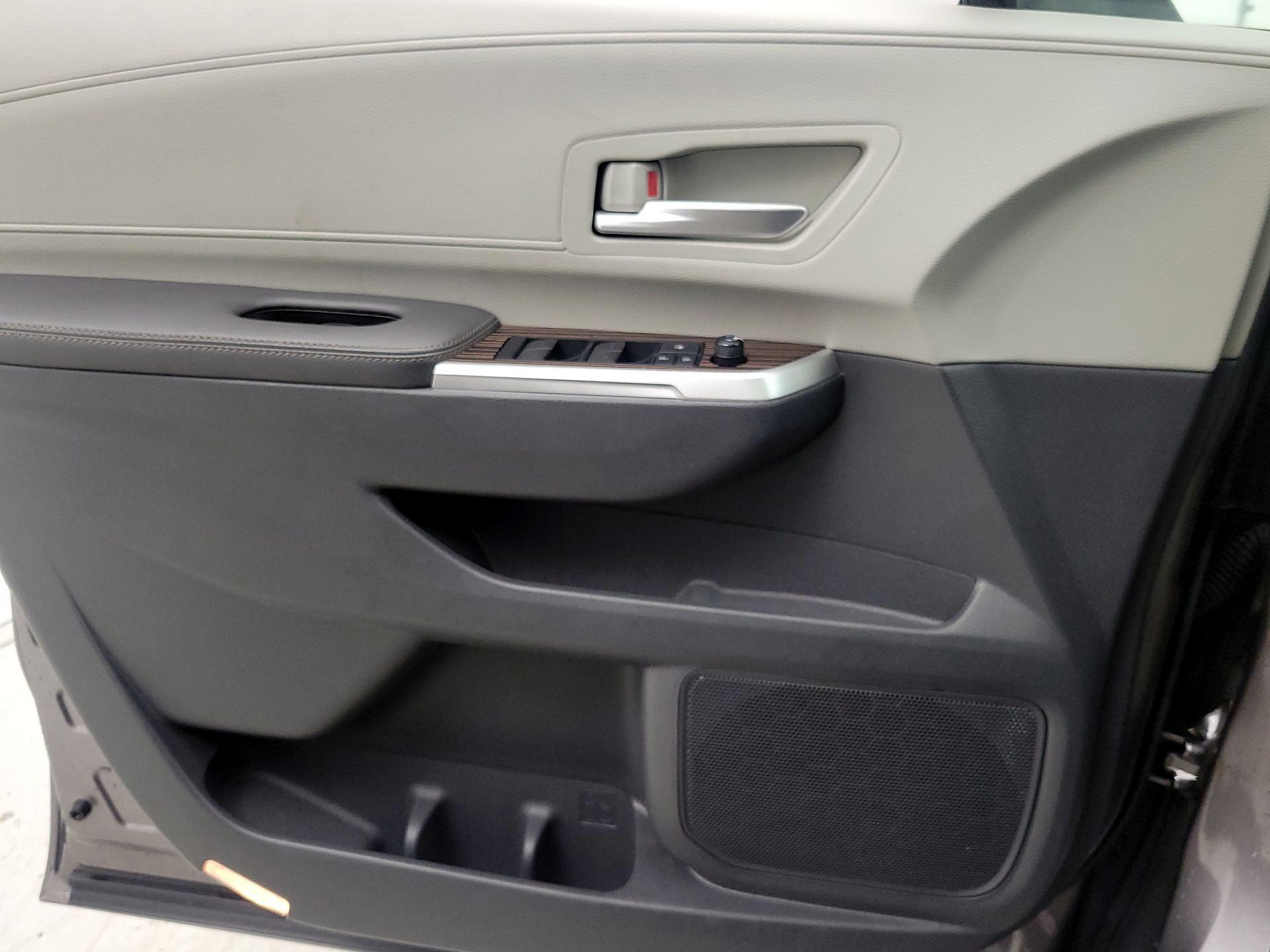 Thumbnail: 2022 Toyota Sienna - 12