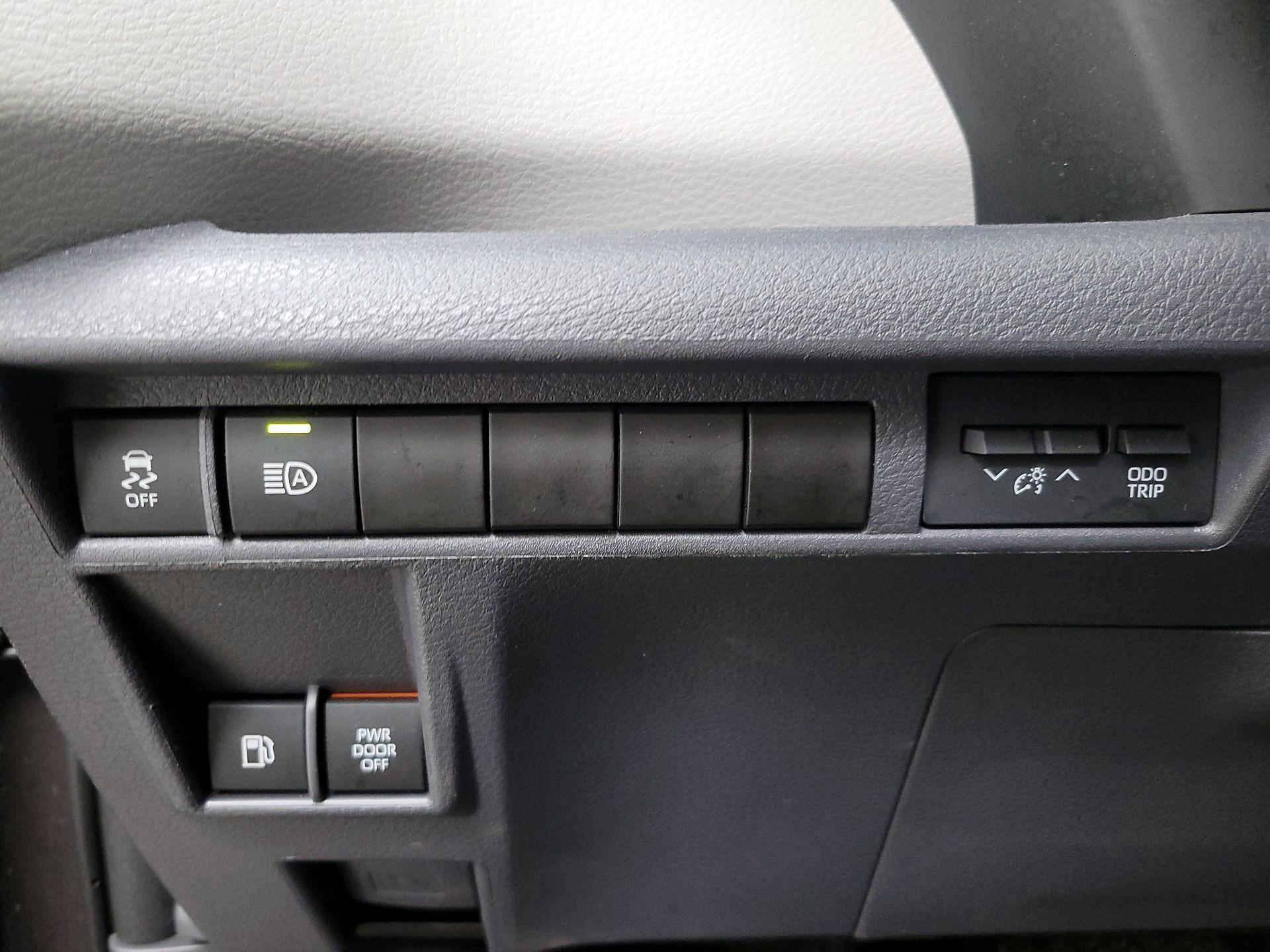 Thumbnail: 2022 Toyota Sienna - 13