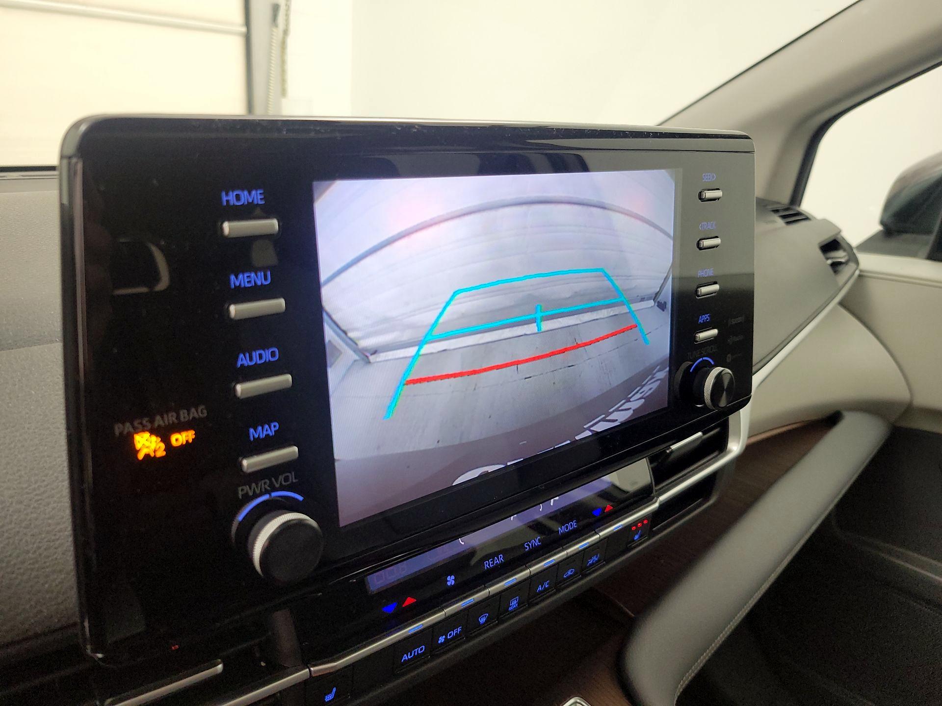 Thumbnail: 2022 Toyota Sienna - 14