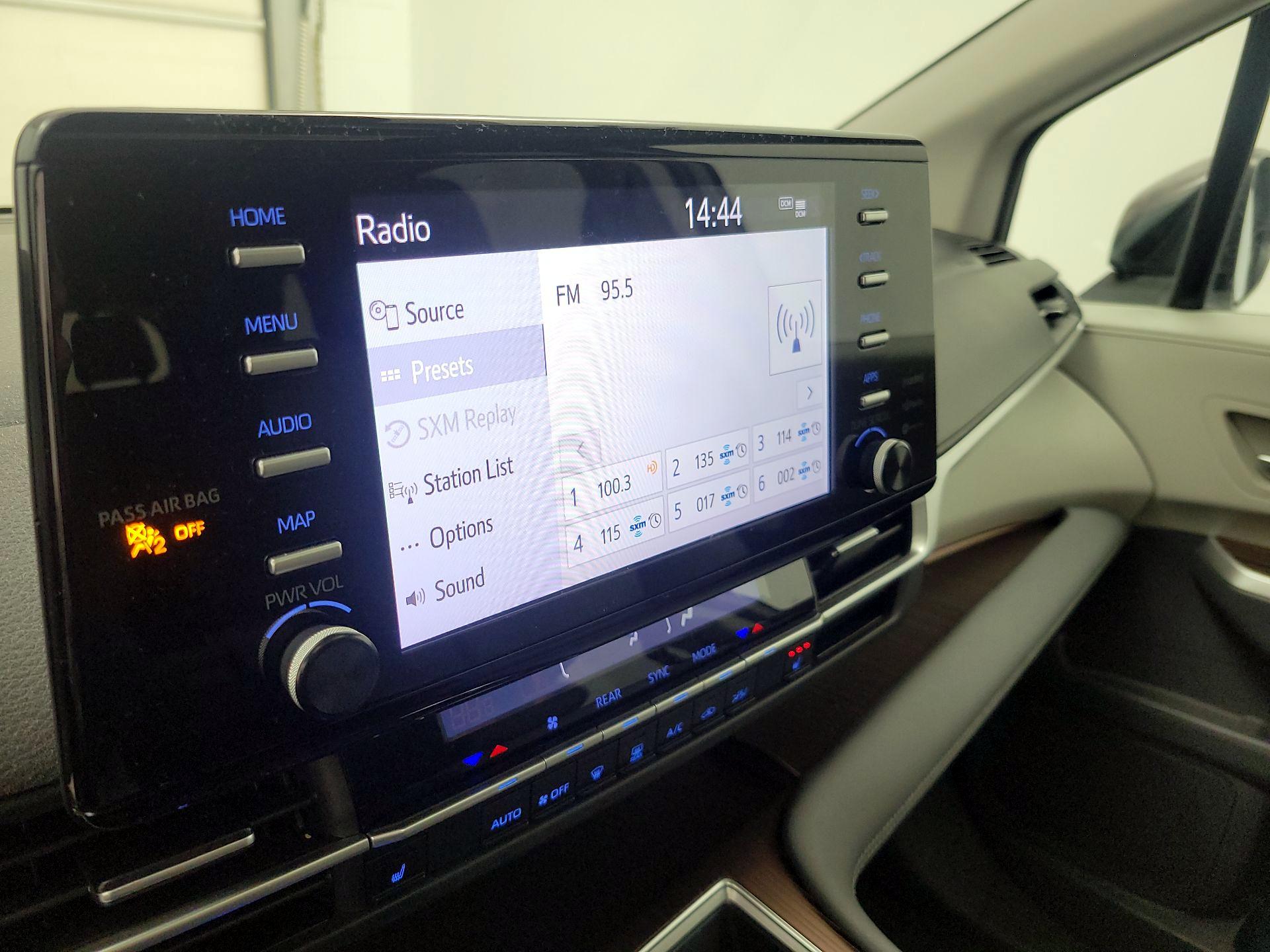 Thumbnail: 2022 Toyota Sienna - 15