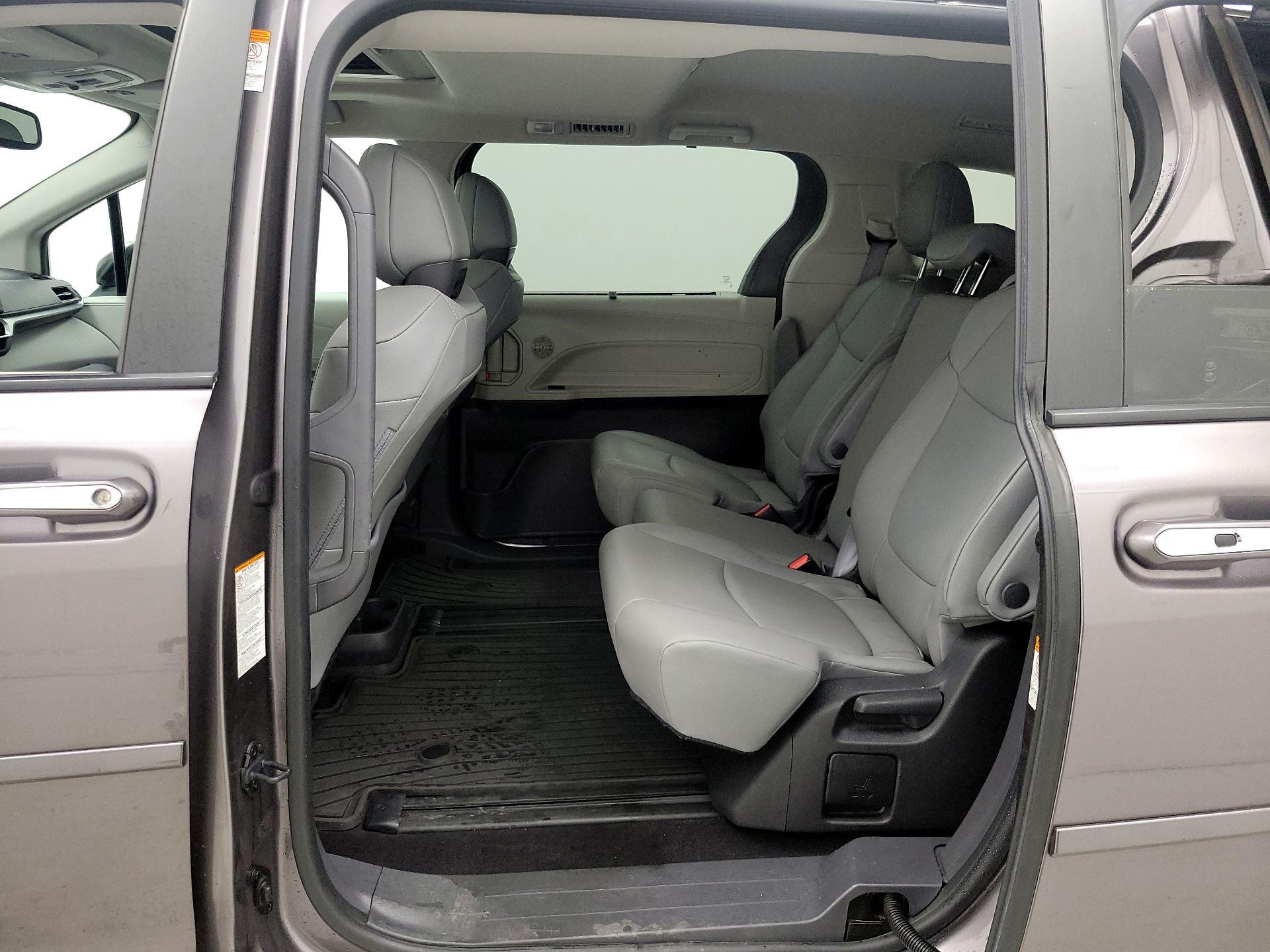 Thumbnail: 2022 Toyota Sienna - 20