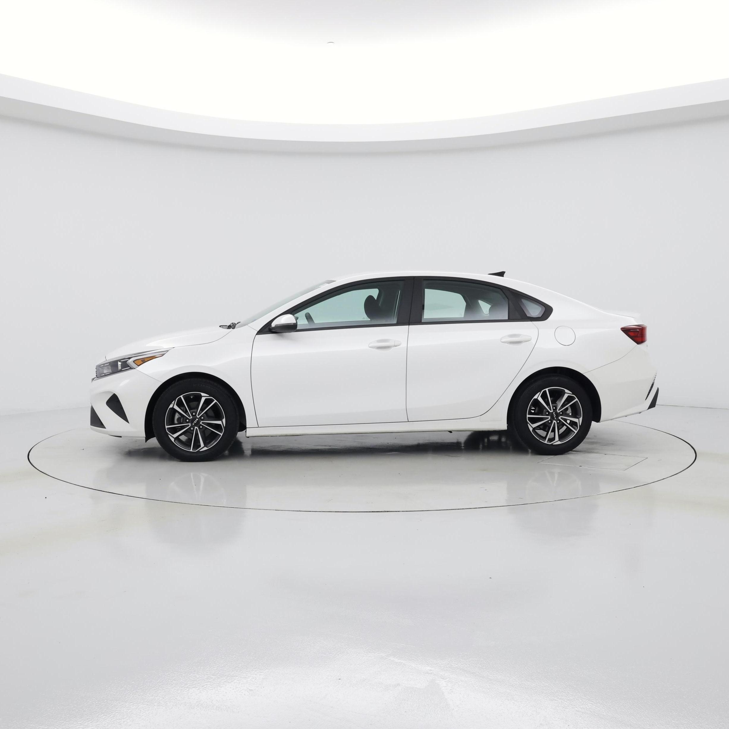 Thumbnail: 2024 Kia Forte - 3