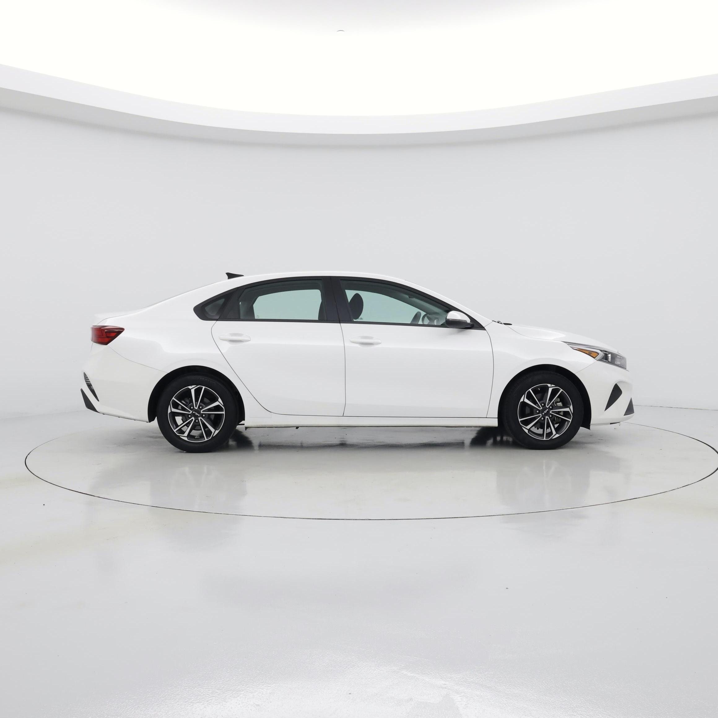 Thumbnail: 2024 Kia Forte - 7