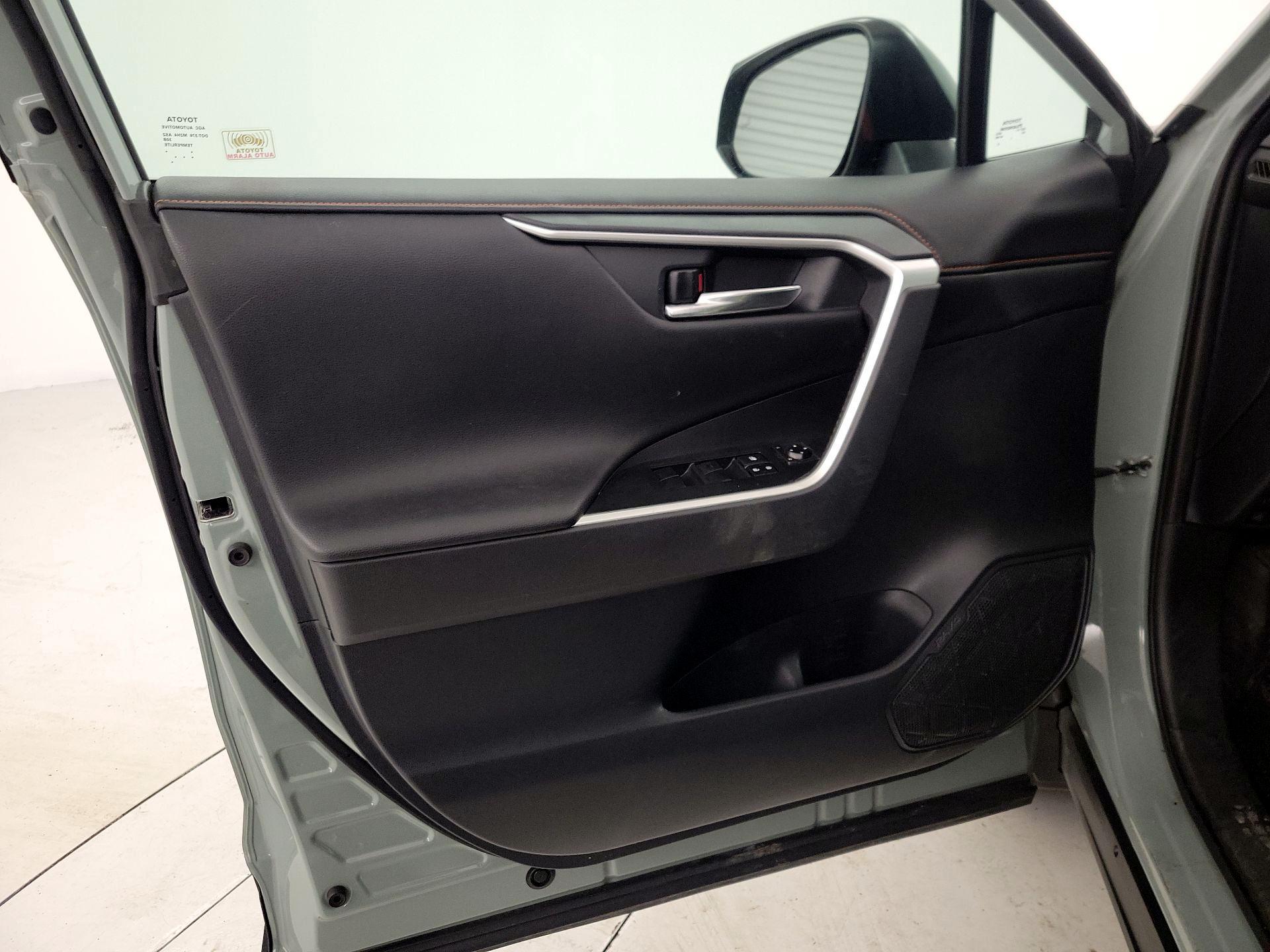 Thumbnail: 2019 Toyota RAV4 - 12