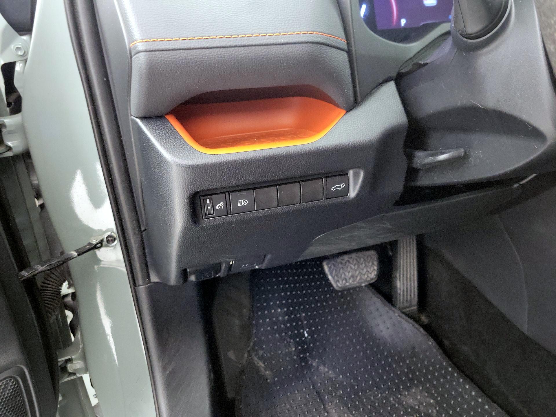 Thumbnail: 2019 Toyota RAV4 - 13