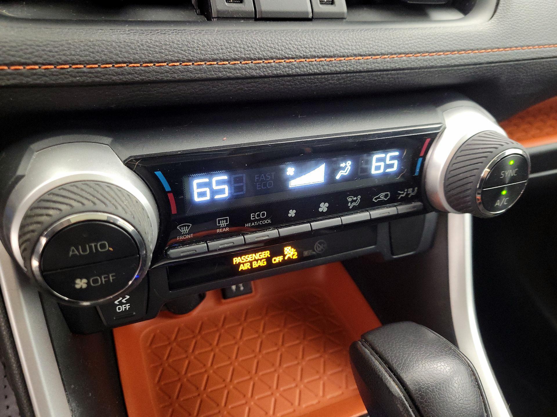 Thumbnail: 2019 Toyota RAV4 - 16