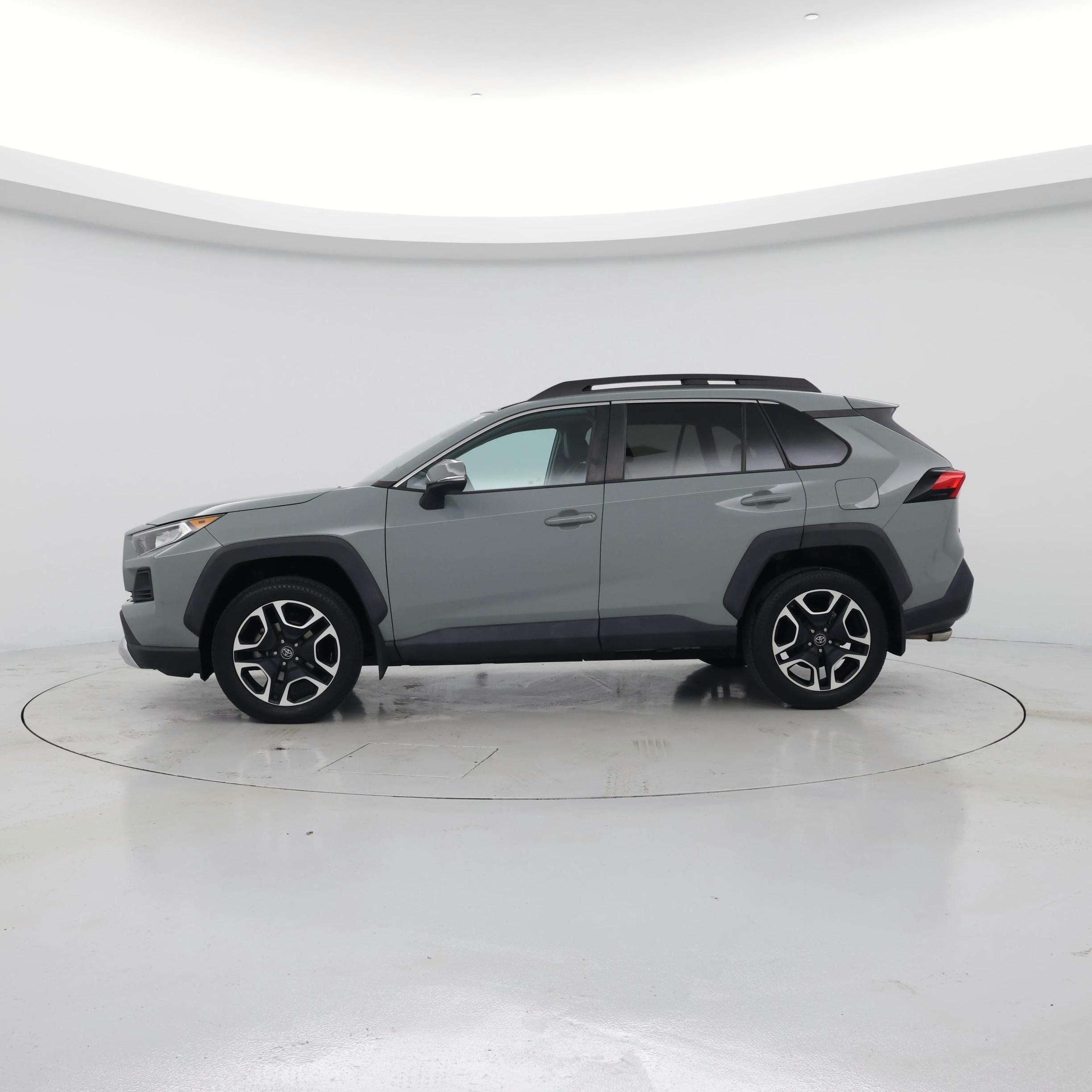 Thumbnail: 2019 Toyota RAV4 - 3