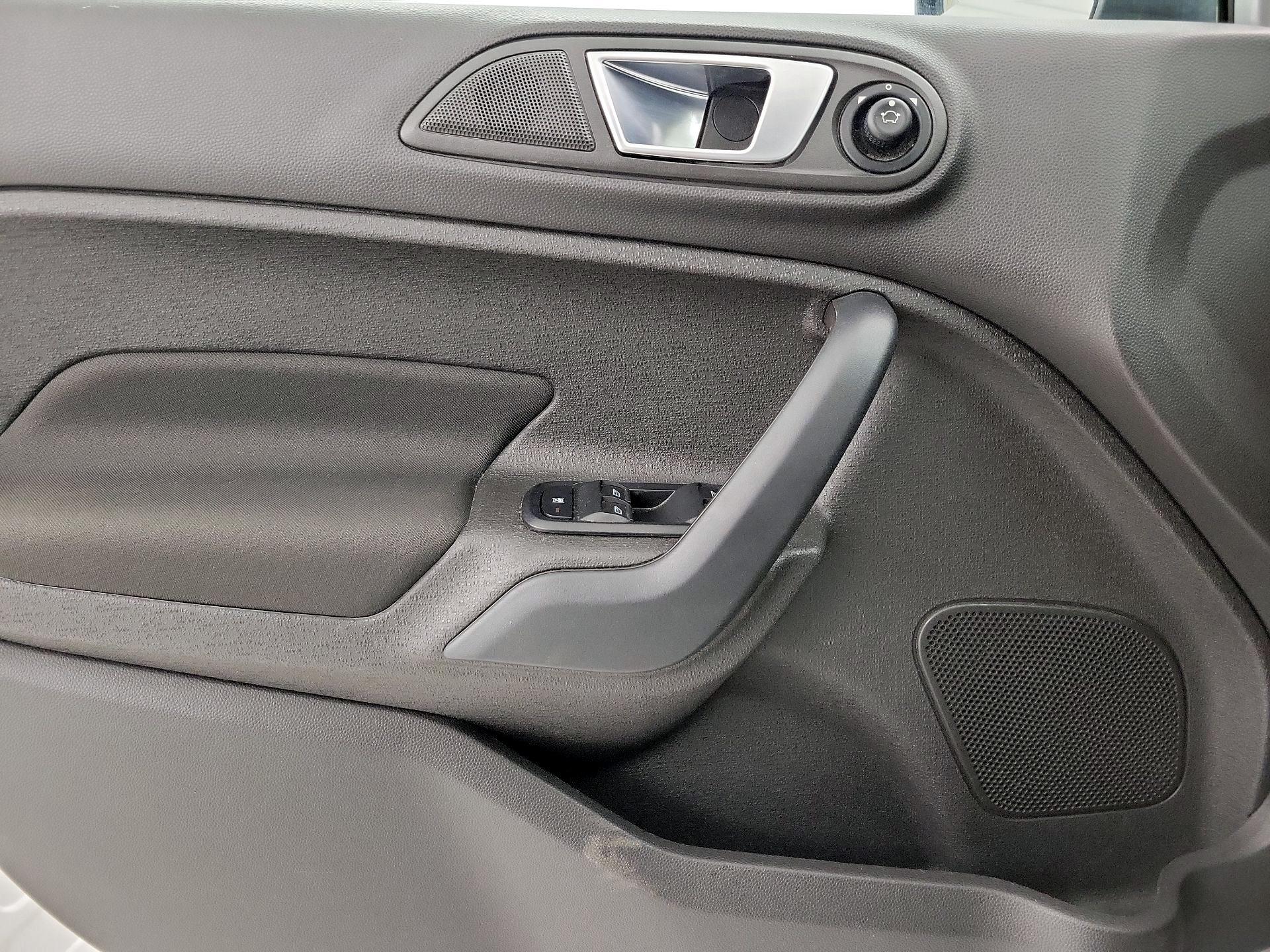 Thumbnail: 2014 Ford Fiesta - 12