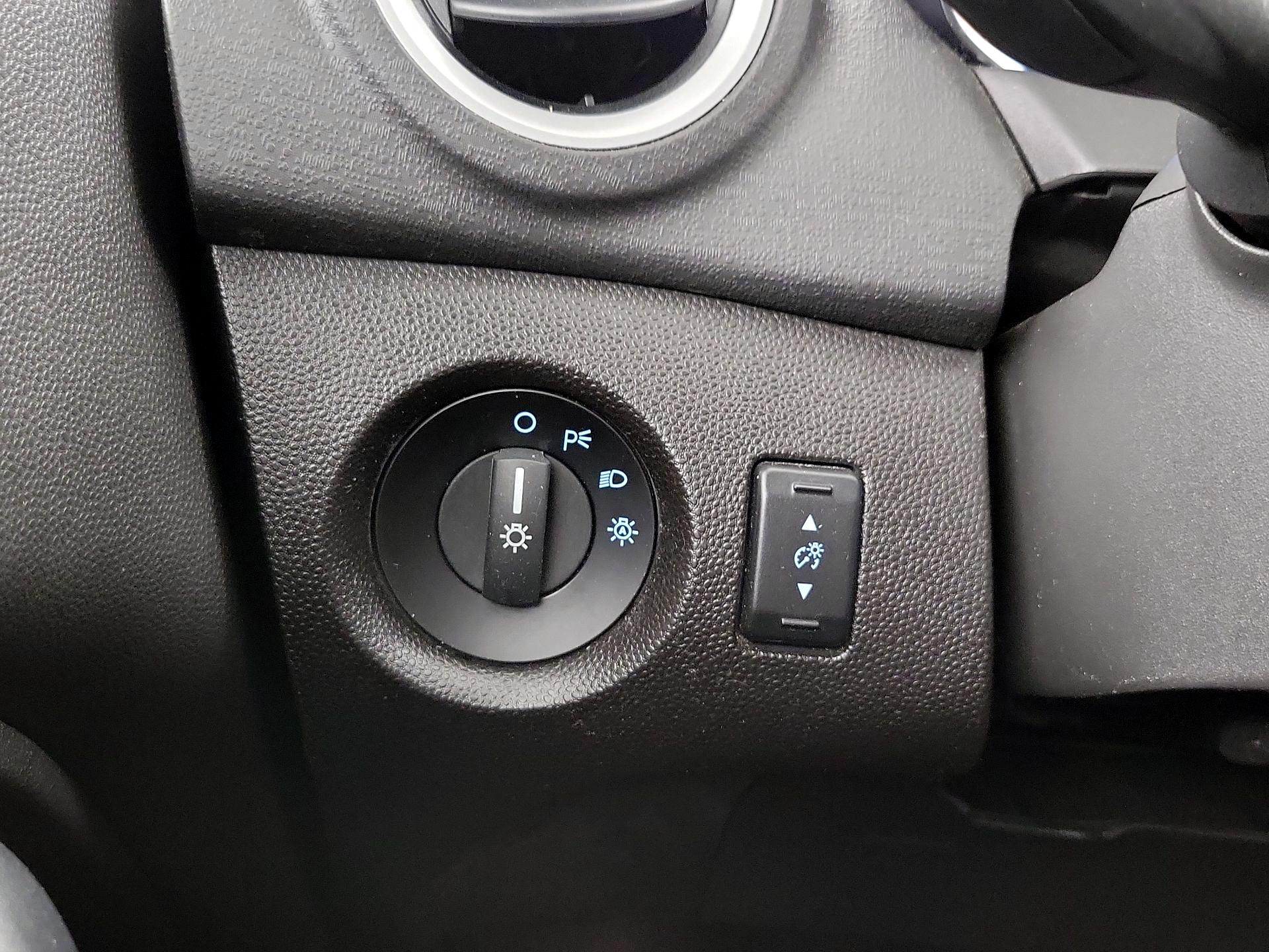 Thumbnail: 2014 Ford Fiesta - 13