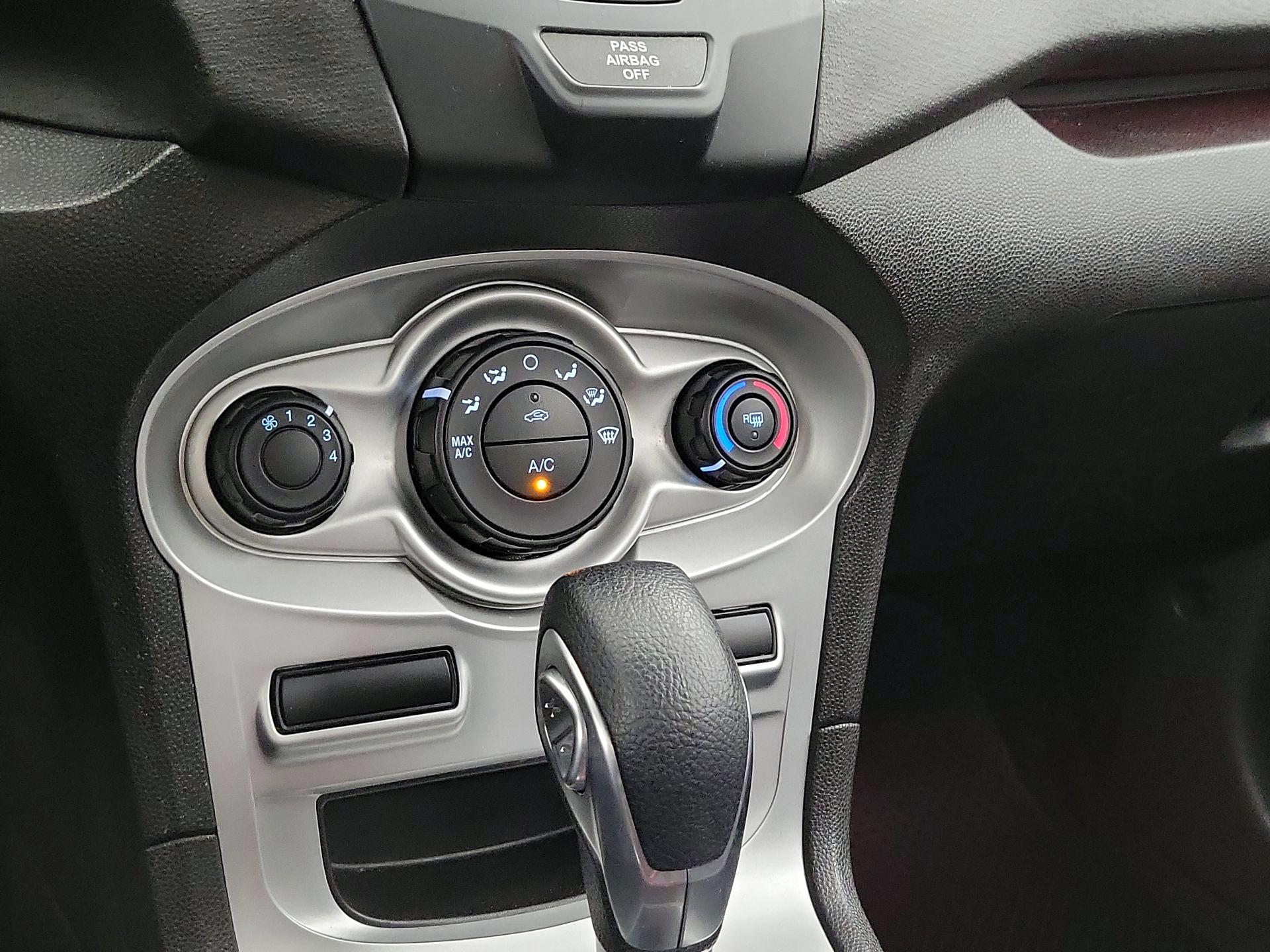 Thumbnail: 2014 Ford Fiesta - 15