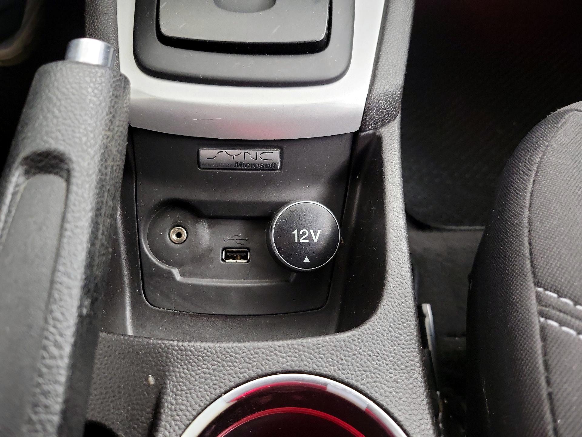 Thumbnail: 2014 Ford Fiesta - 17