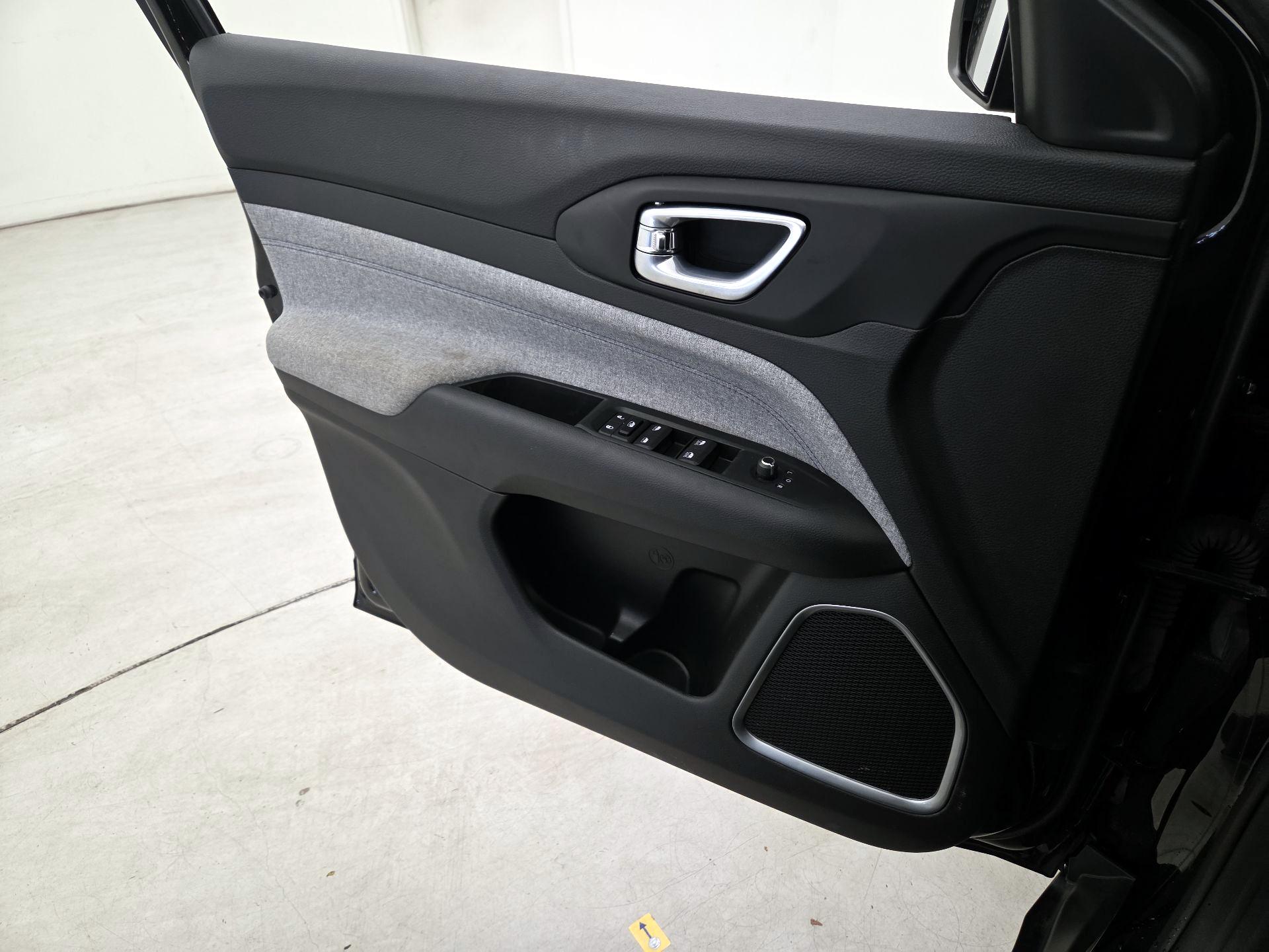 Thumbnail: 2022 Jeep Compass - 12