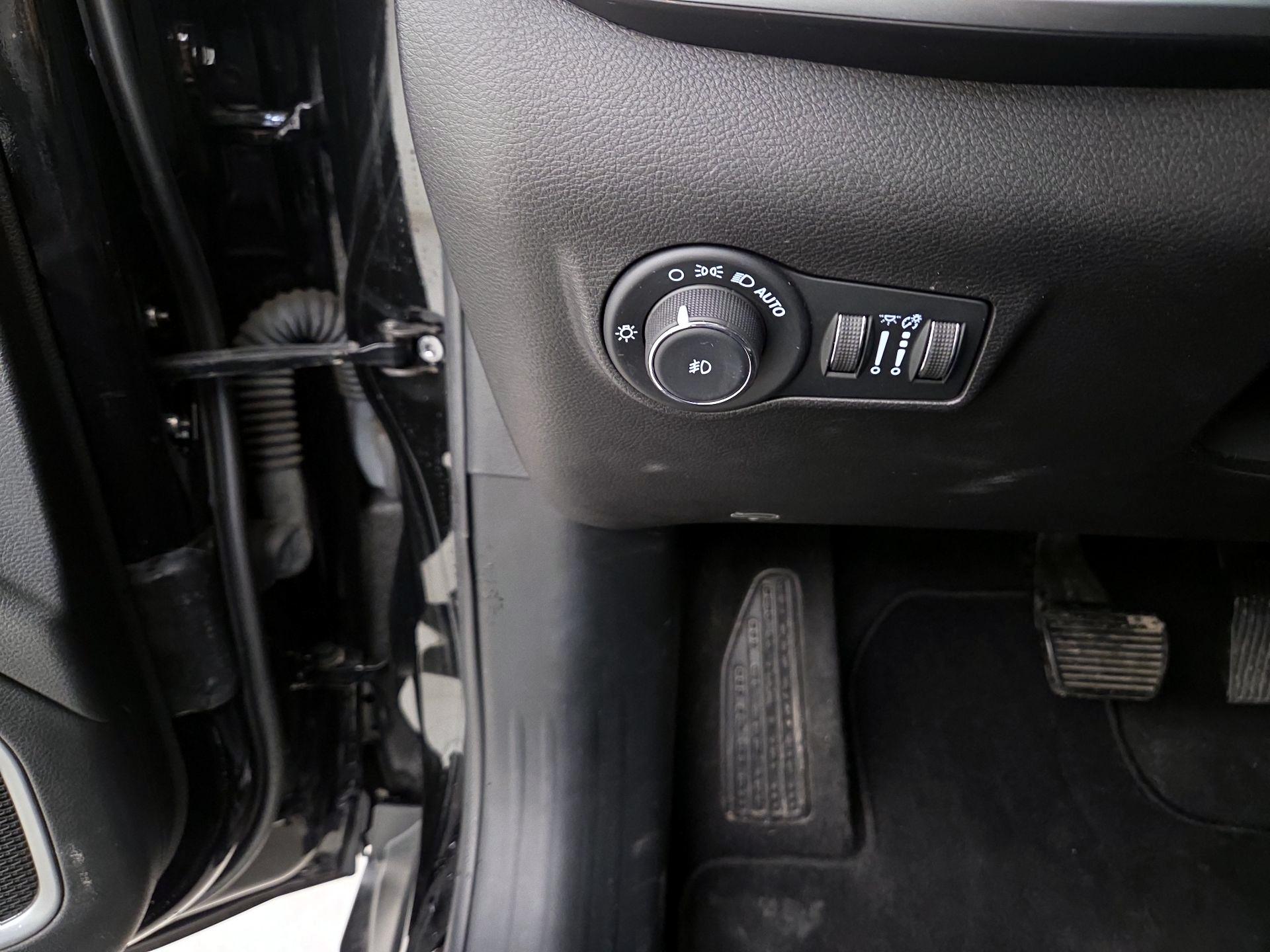 Thumbnail: 2022 Jeep Compass - 13