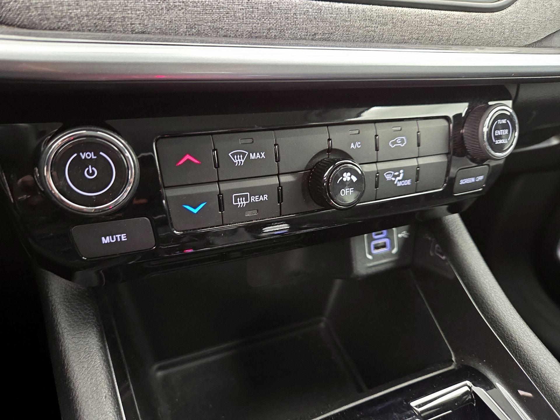Thumbnail: 2022 Jeep Compass - 16