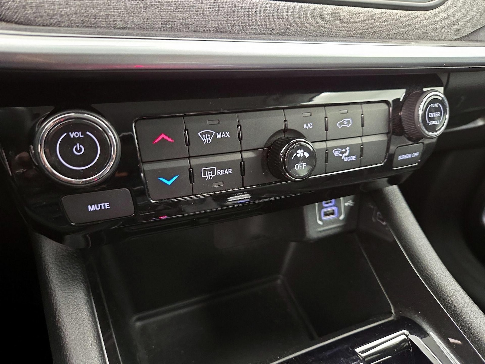 2022 Jeep Compass Latitude Lux - Photo 17