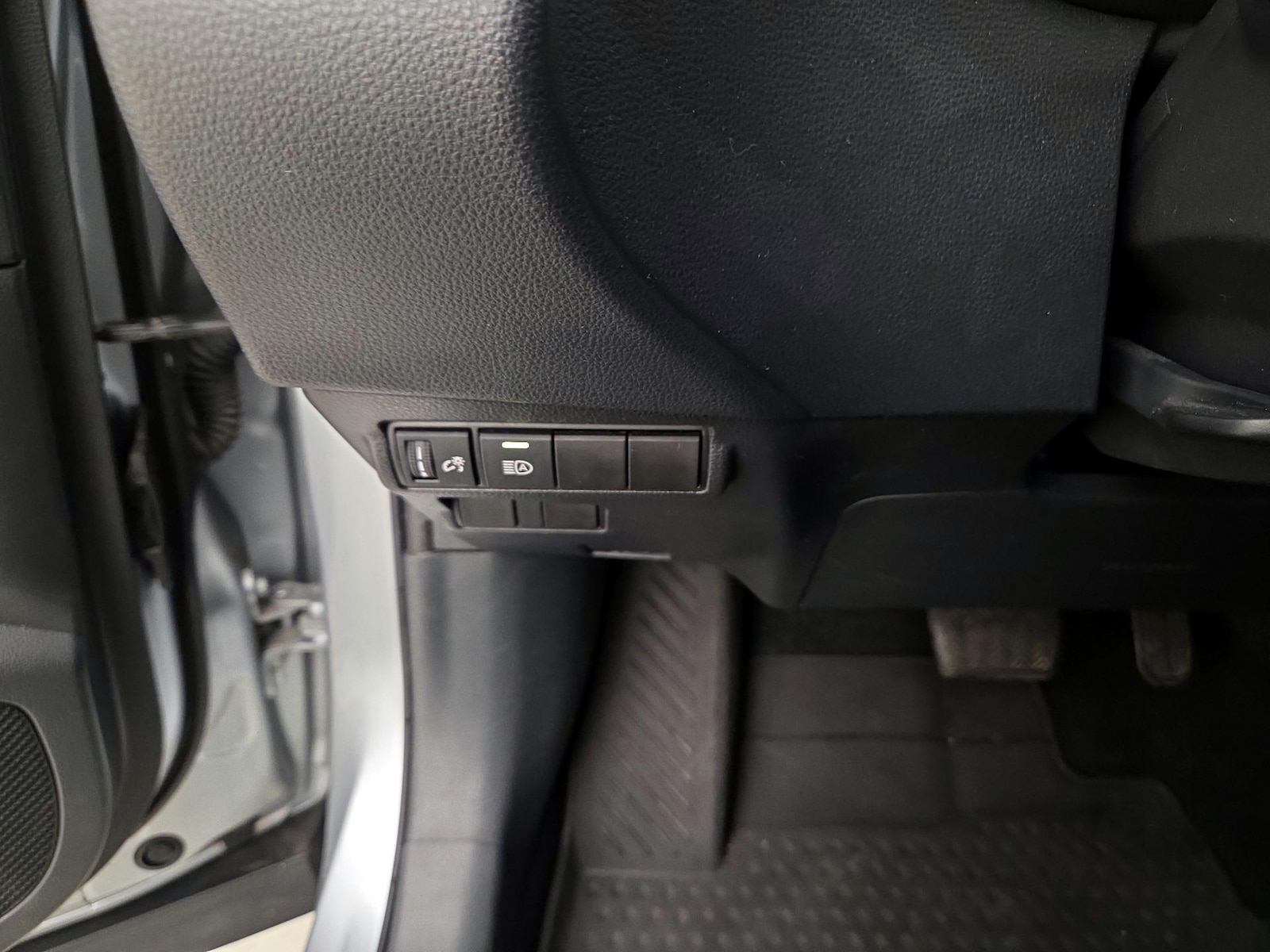 2022 Toyota Corolla Cross LE - Photo 14