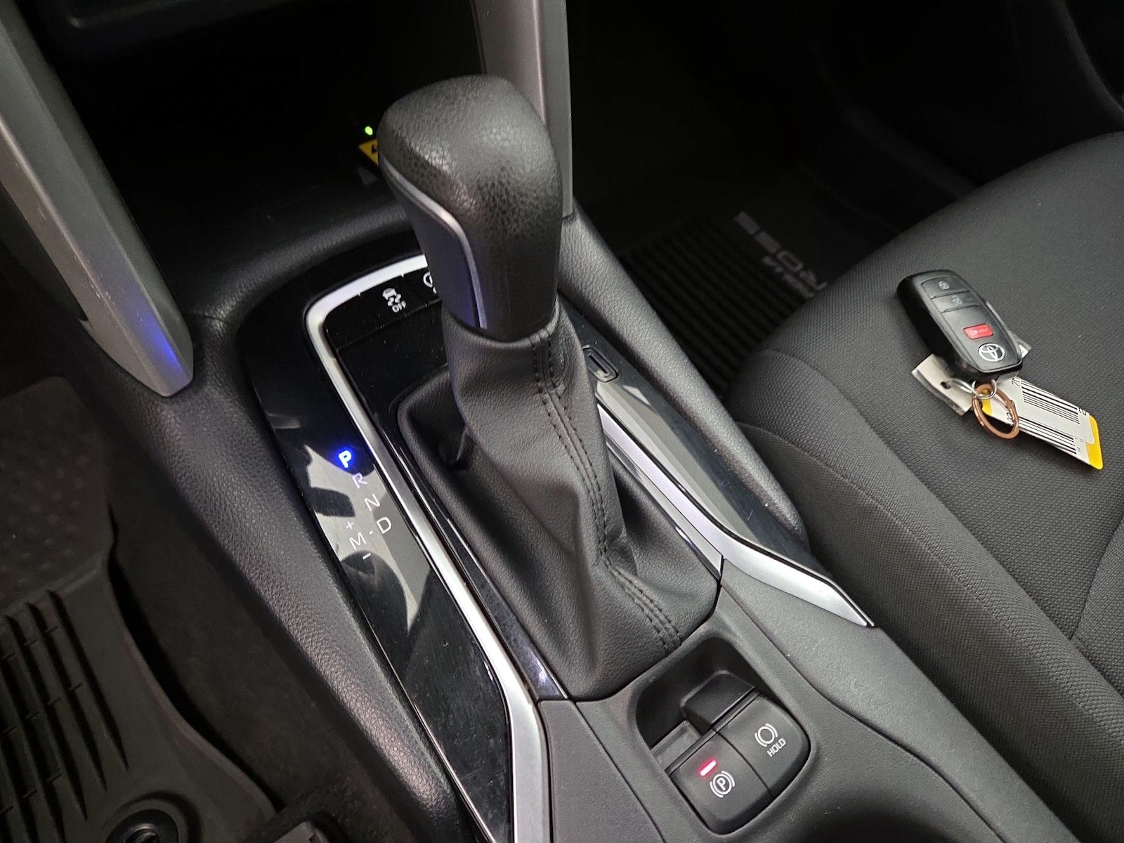 2022 Toyota Corolla Cross LE - Photo 18