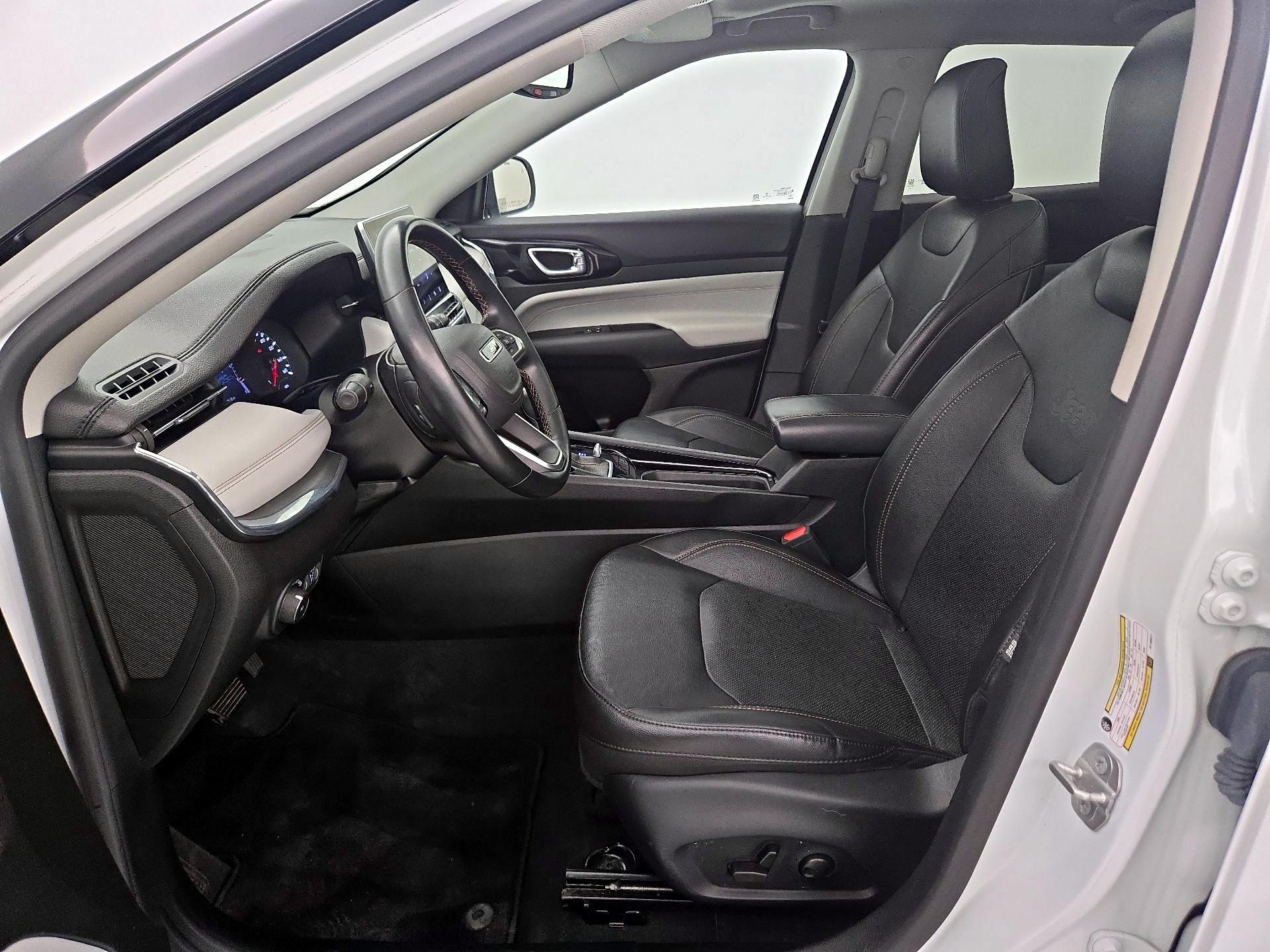 Thumbnail: 2022 Jeep Compass - 11