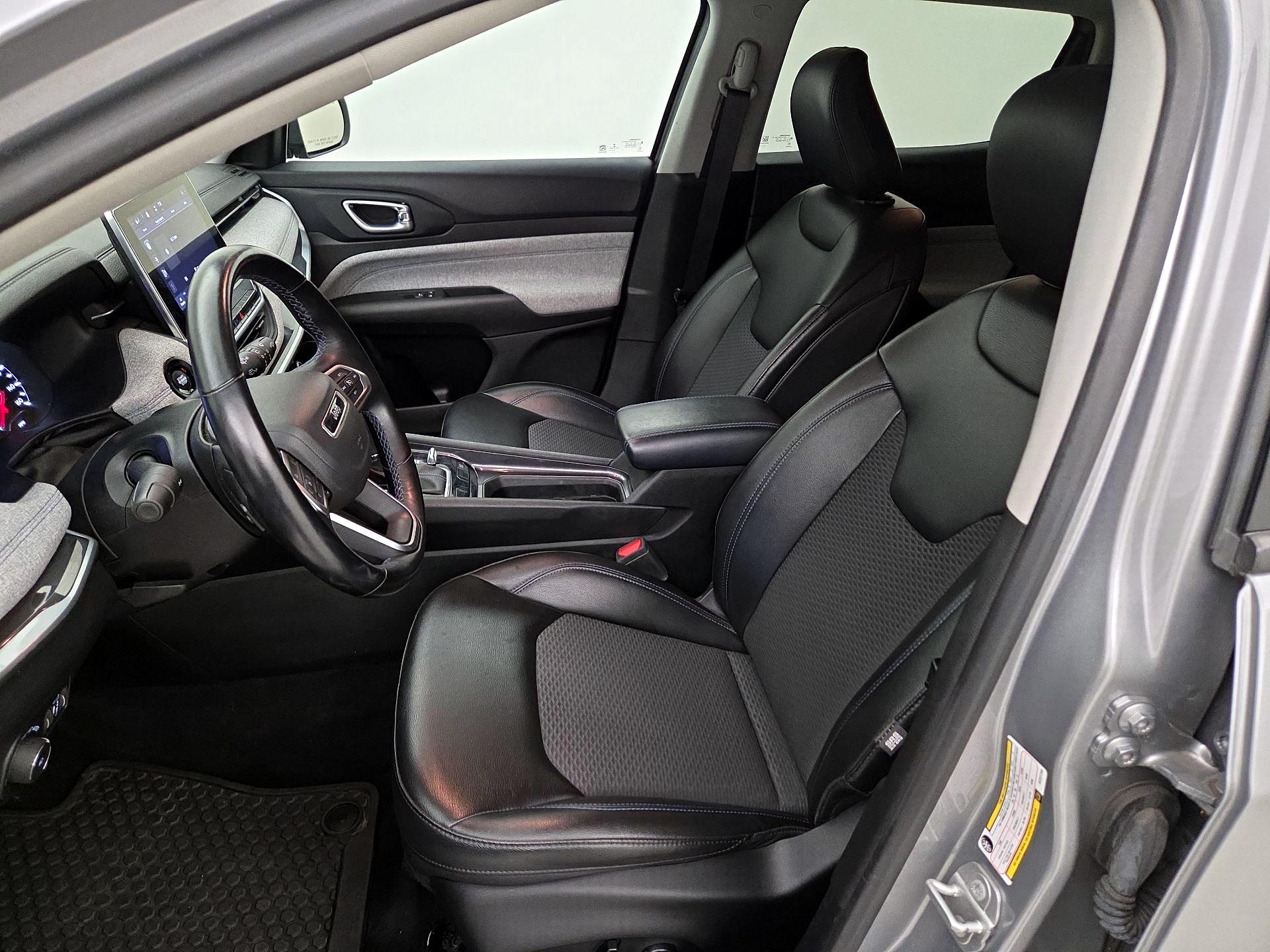 Thumbnail: 2022 Jeep Compass - 11