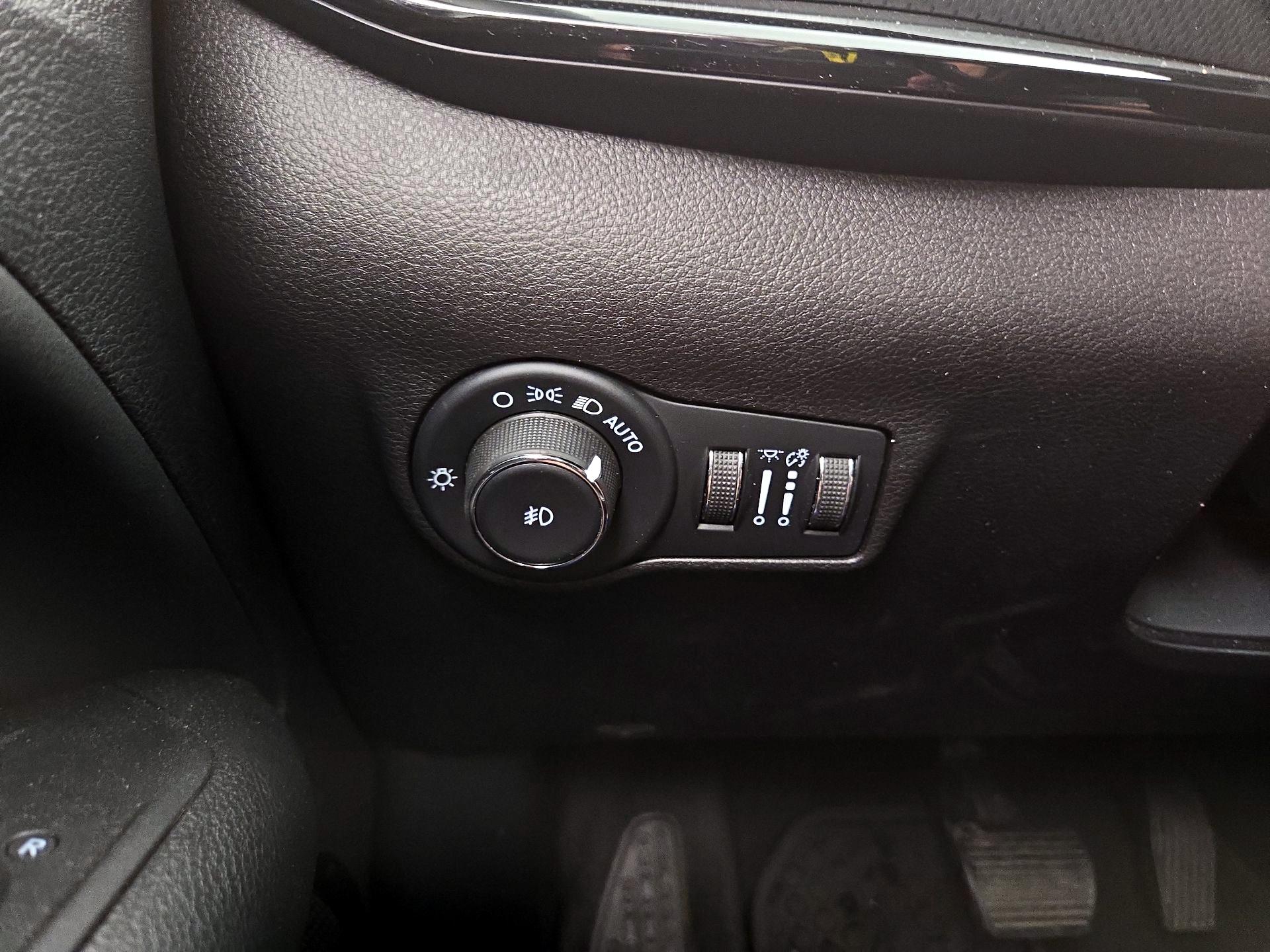 Thumbnail: 2022 Jeep Compass - 13