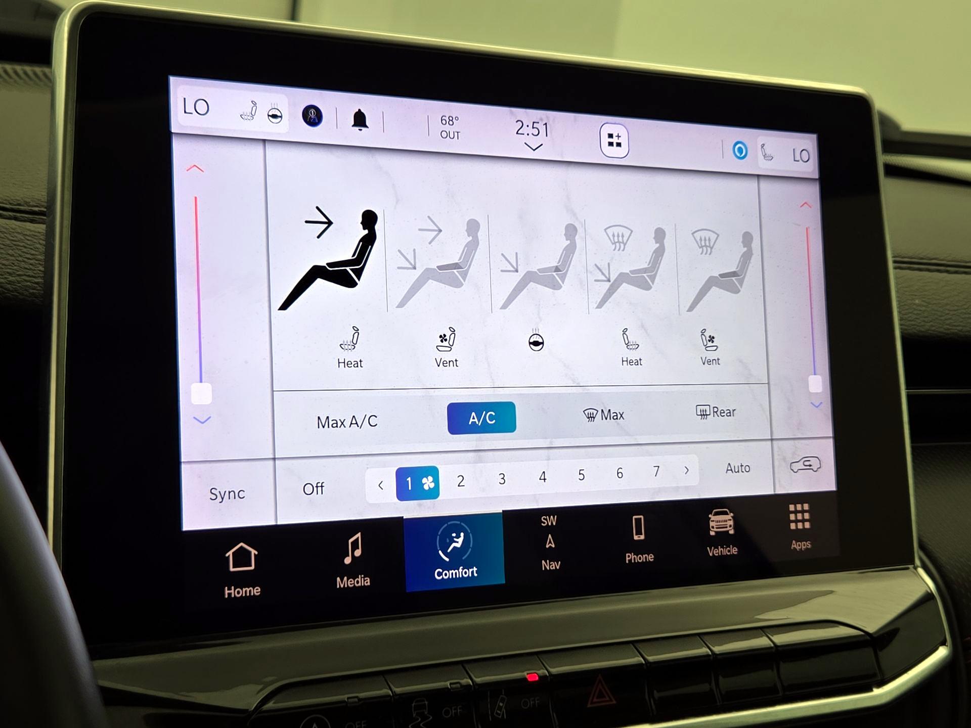 Thumbnail: 2022 Jeep Compass - 17