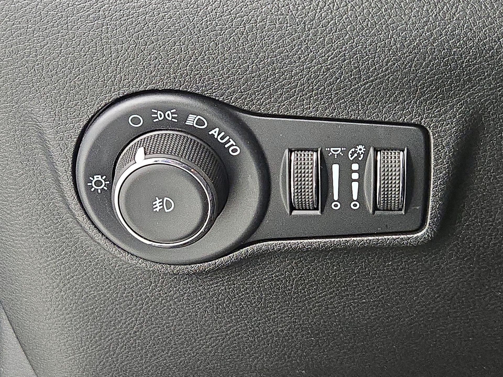 Thumbnail: 2022 Jeep Compass - 13