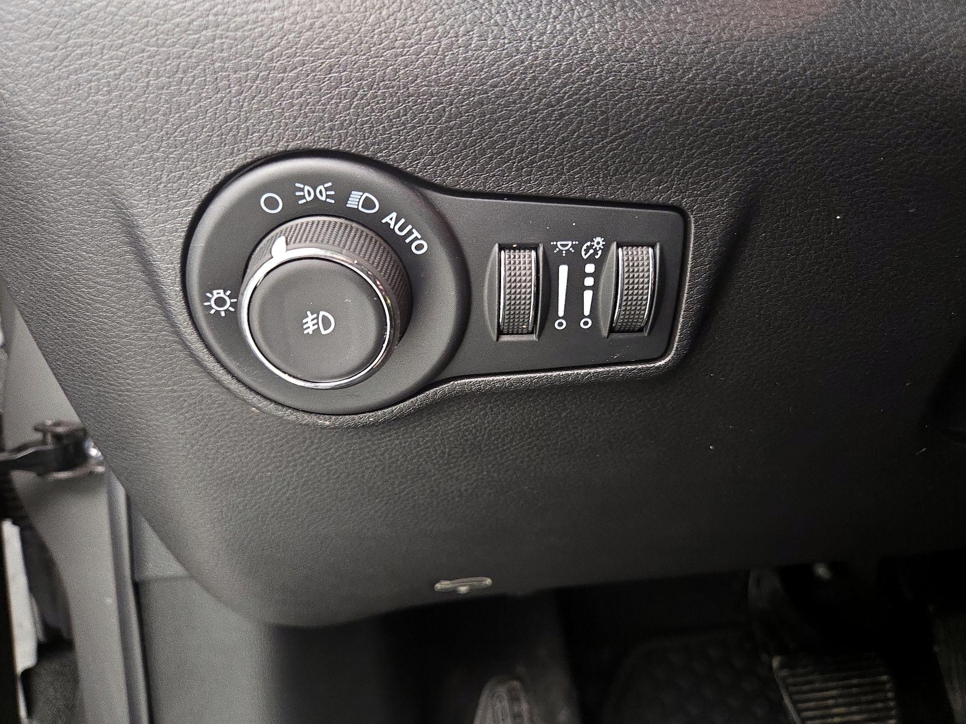 Thumbnail: 2022 Jeep Compass - 13