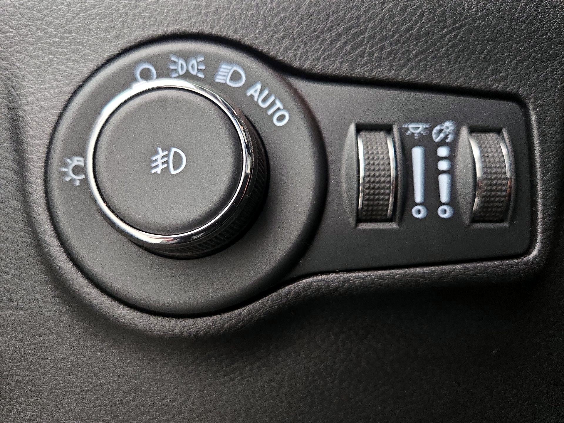 Thumbnail: 2022 Jeep Compass - 13