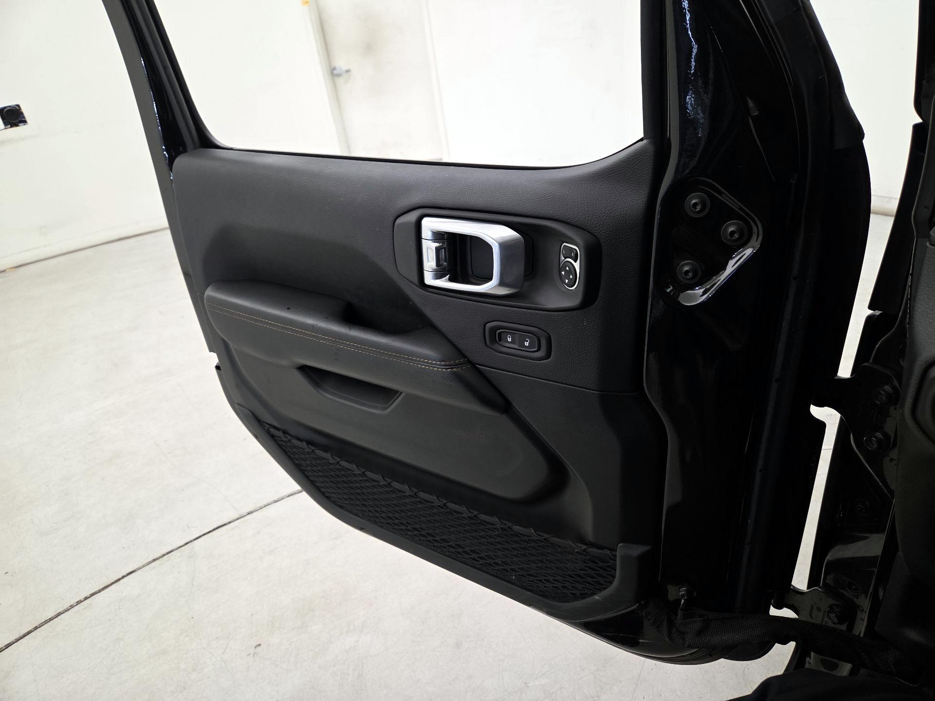 Thumbnail: 2022 Jeep Gladiator - 12