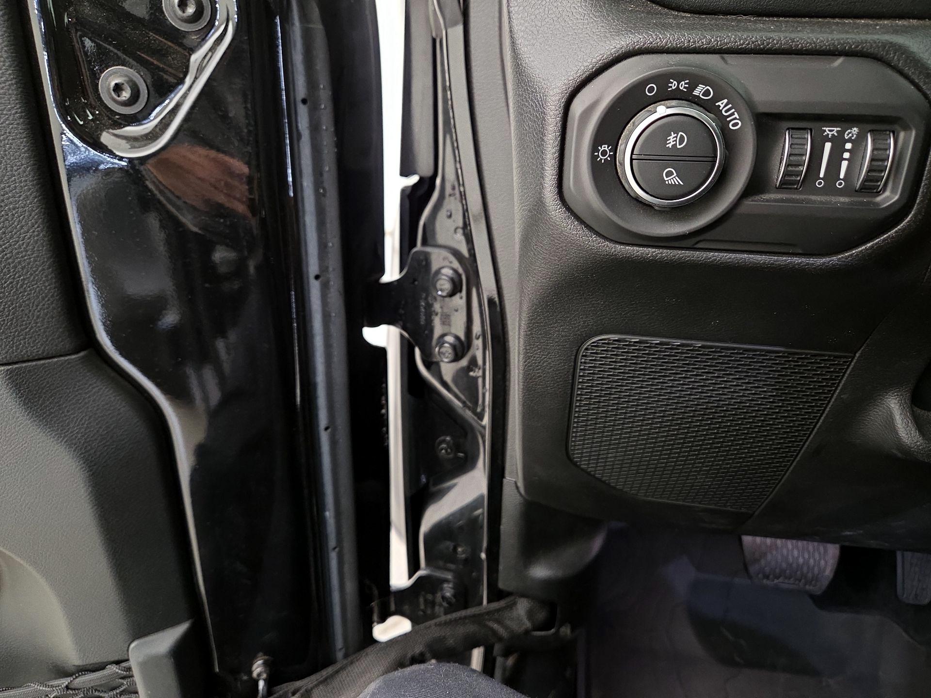 Thumbnail: 2022 Jeep Gladiator - 13