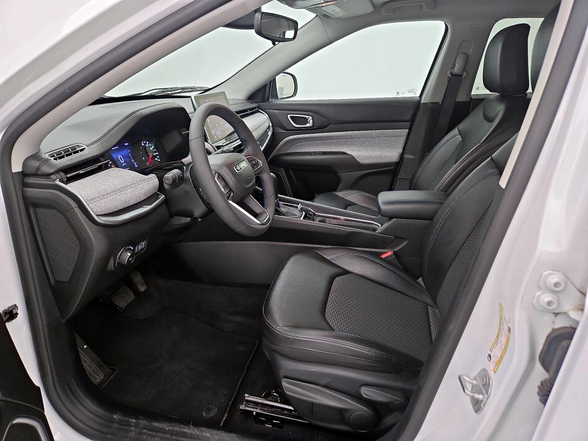 Thumbnail: 2022 Jeep Compass - 11