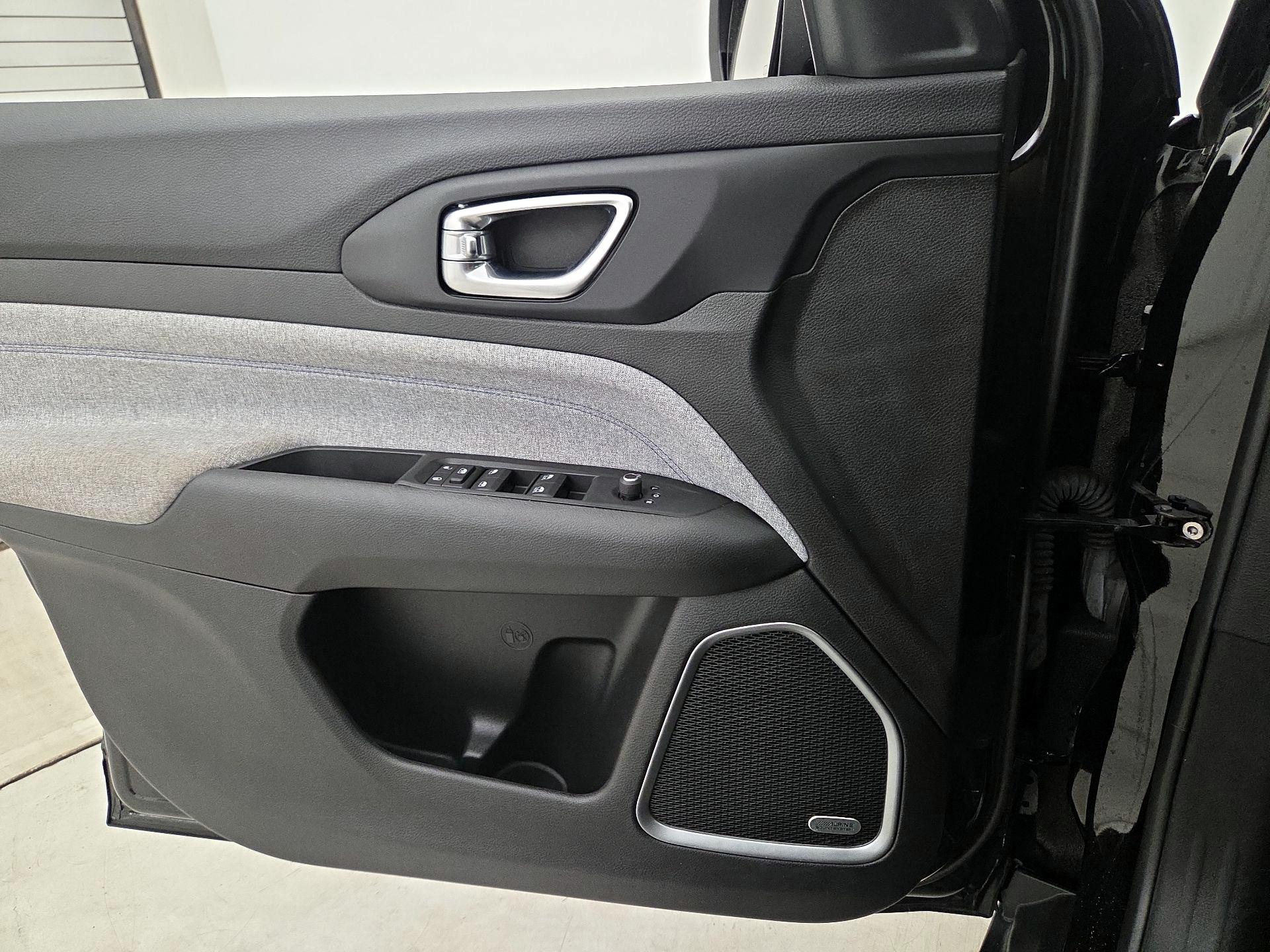 Thumbnail: 2022 Jeep Compass - 12