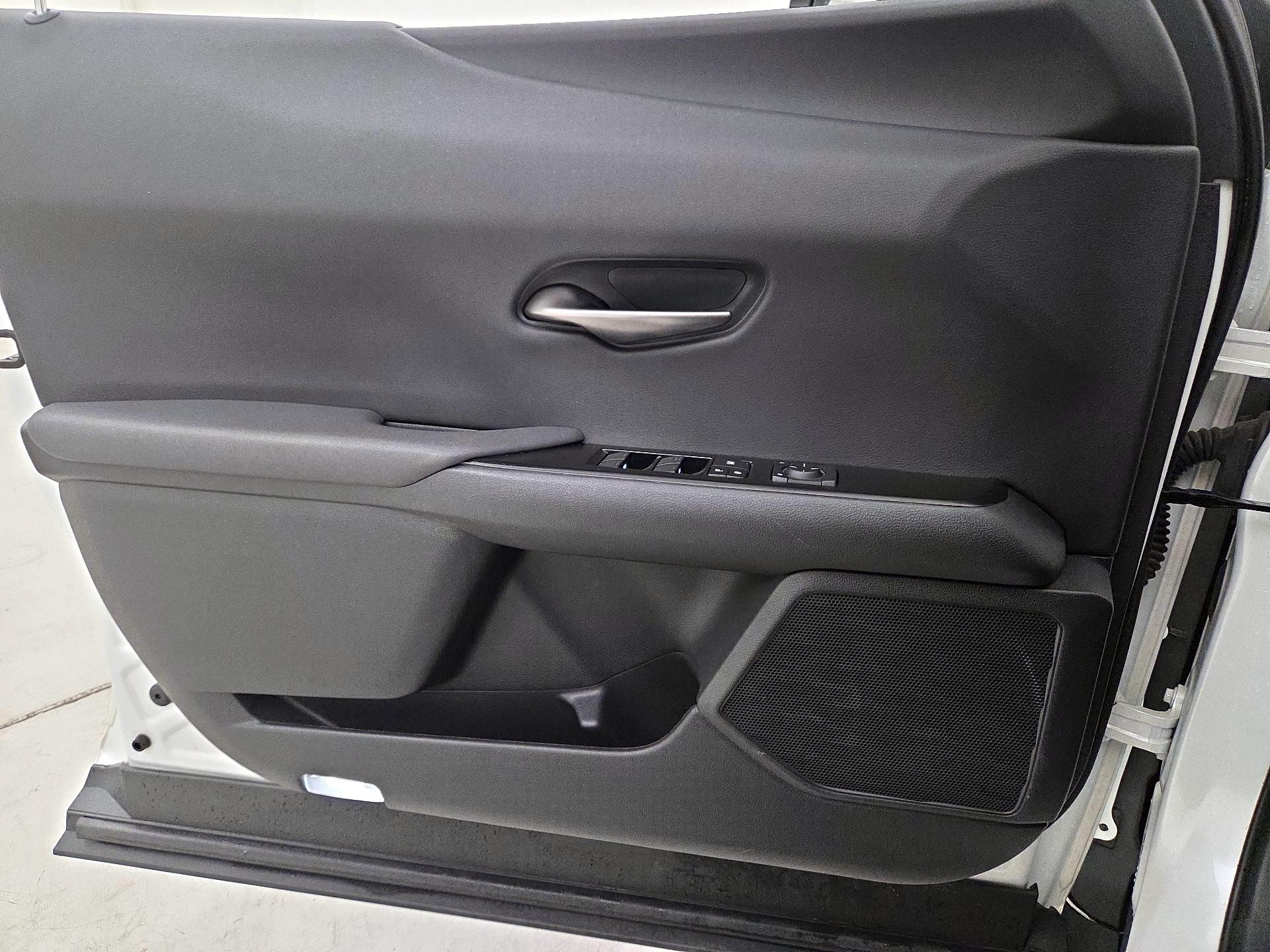 Thumbnail: 2021 Lexus UX - 12