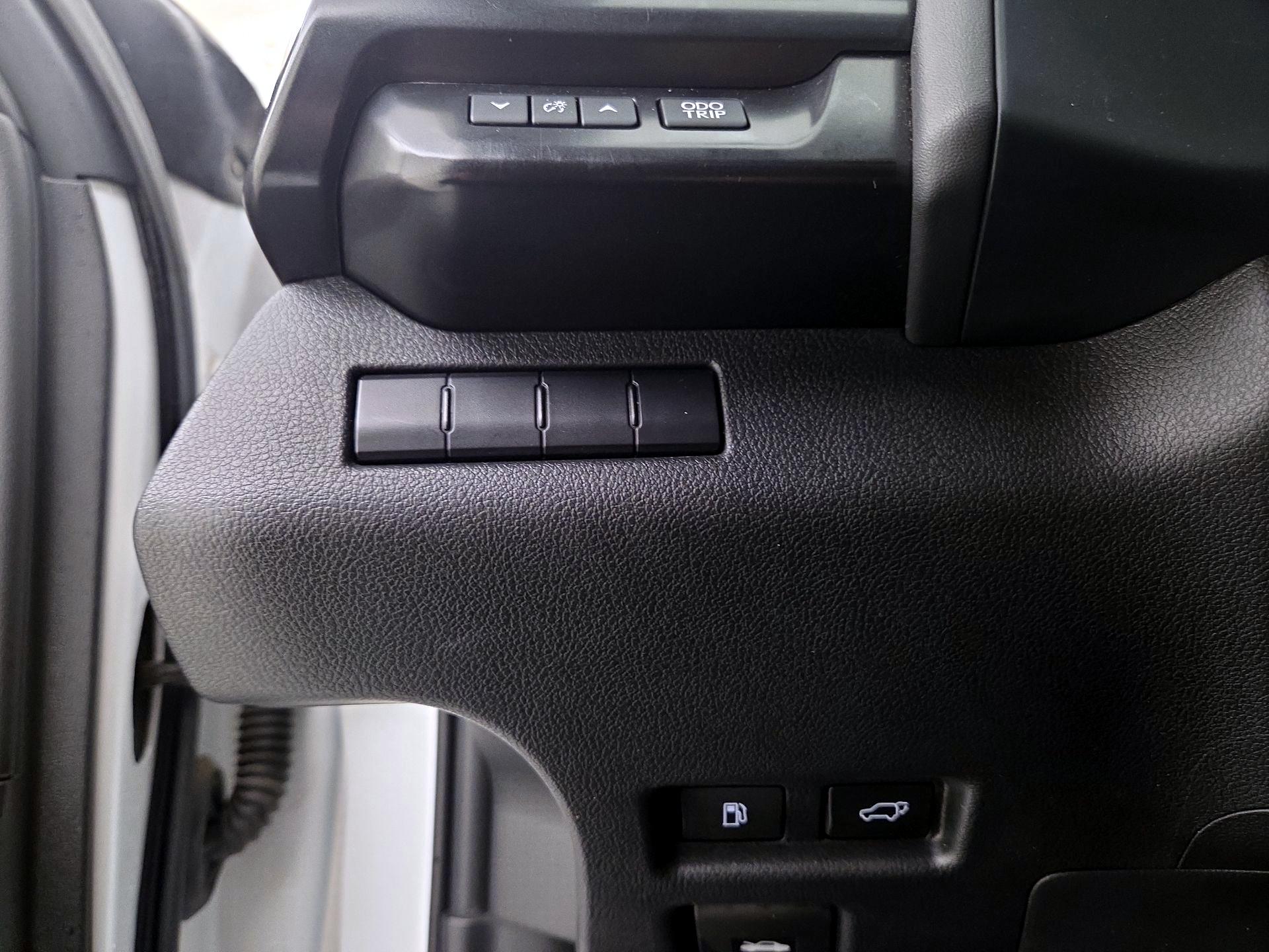 Thumbnail: 2021 Lexus UX - 13